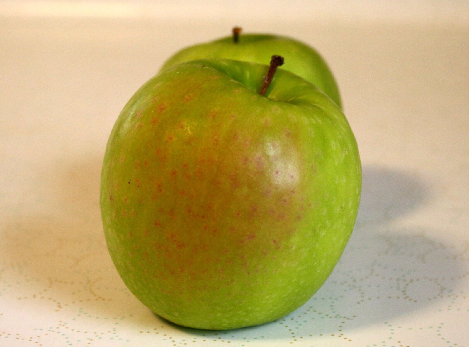 f/3.5-5.6 IS sample photo. Fresh green apple photography