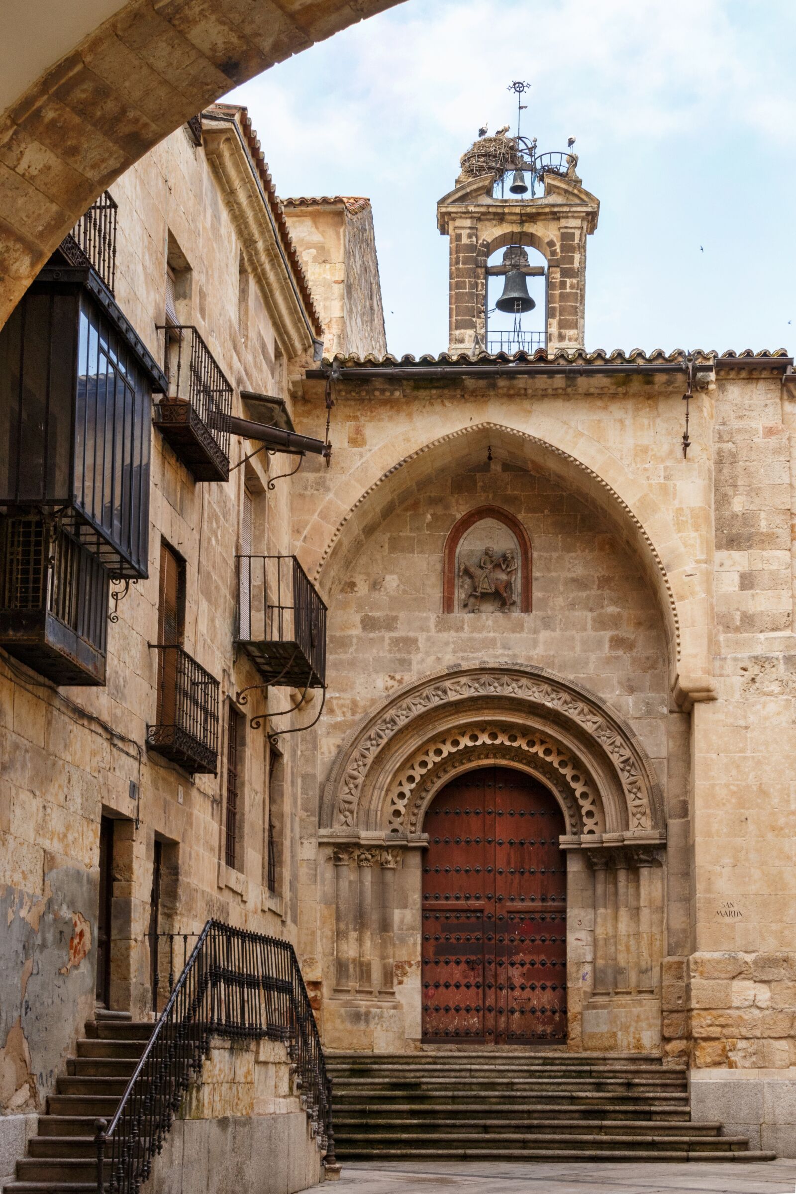 Canon EF-S 18-200mm F3.5-5.6 IS sample photo. Church, gate romanesque, architecture photography