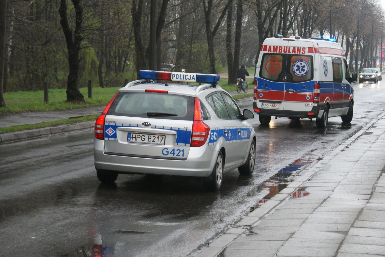 Sony Alpha DSLR-A200 sample photo. Cruiser, the ambulance, the photography