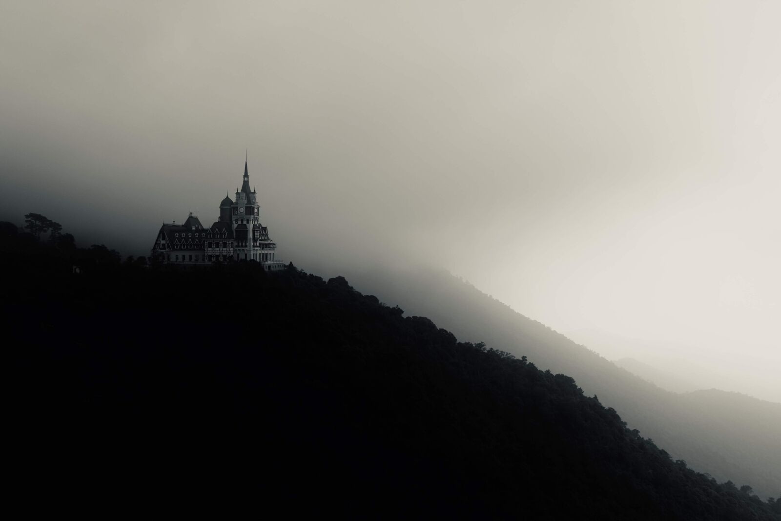 Canon EF-M 15-45mm F3.5-6.3 IS STM sample photo. Castle, landscape, sky photography