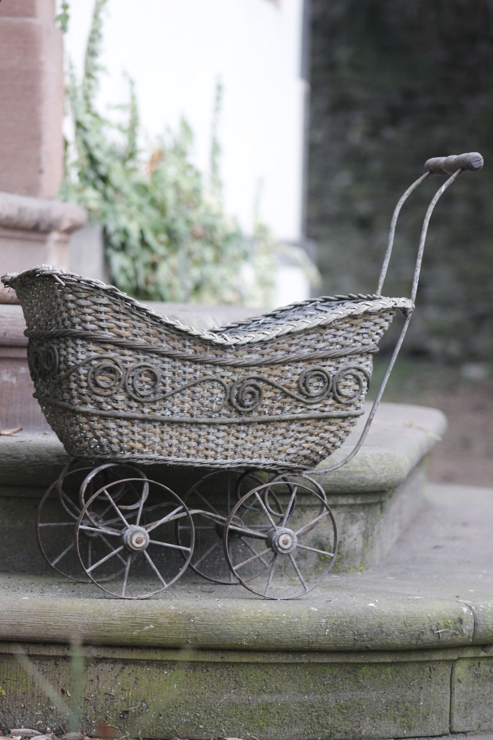 Canon EF75-300mm f/4-5.6 sample photo. Old, nature, antique photography