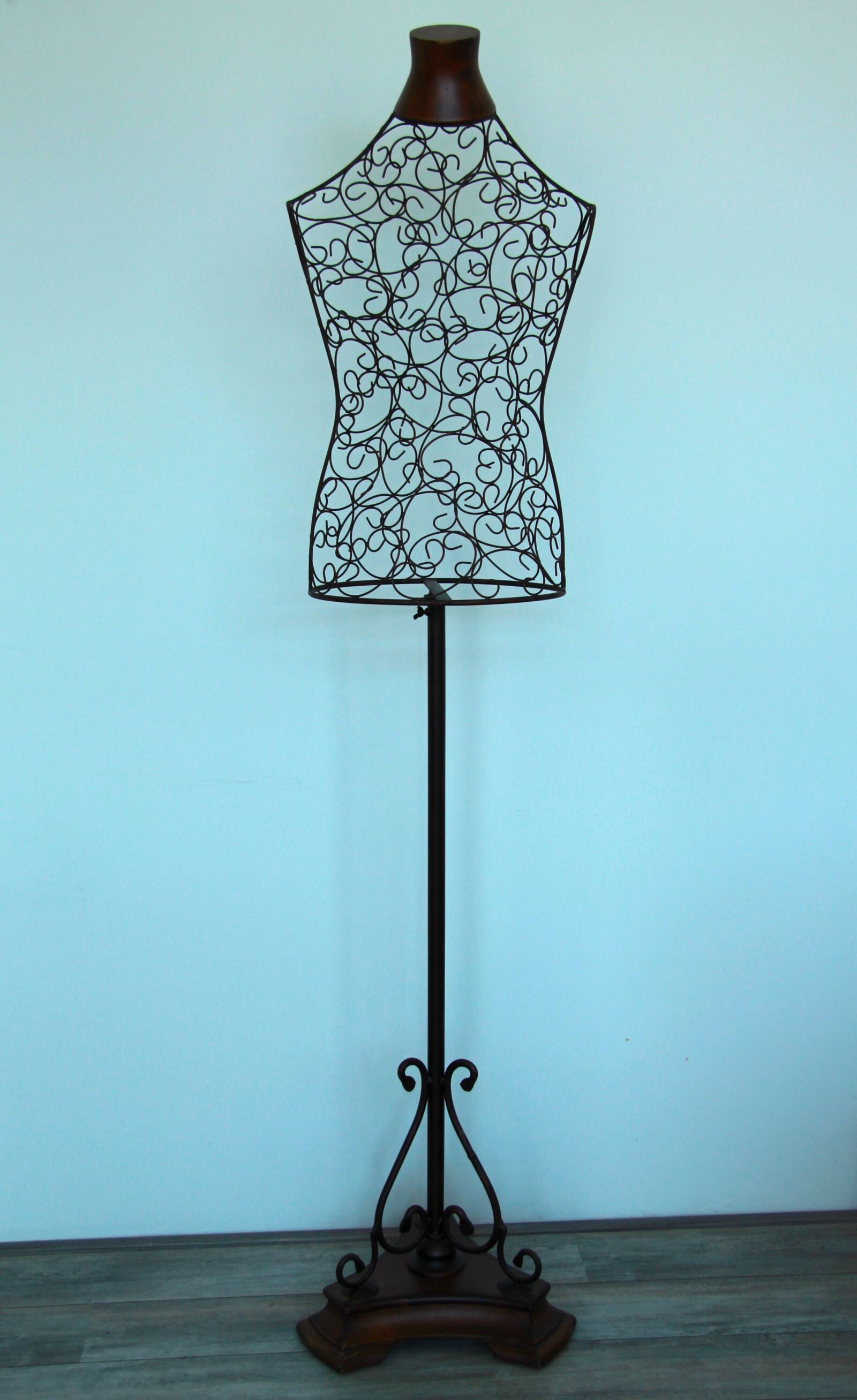 Canon EOS 700D (EOS Rebel T5i / EOS Kiss X7i) sample photo. Mannequin, fashion photography