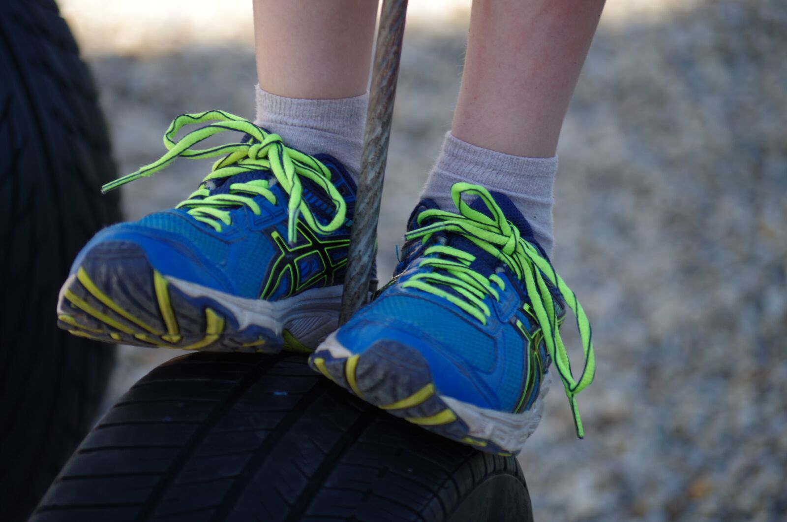 Pentax K-500 sample photo. Shoes, trainers, legs photography