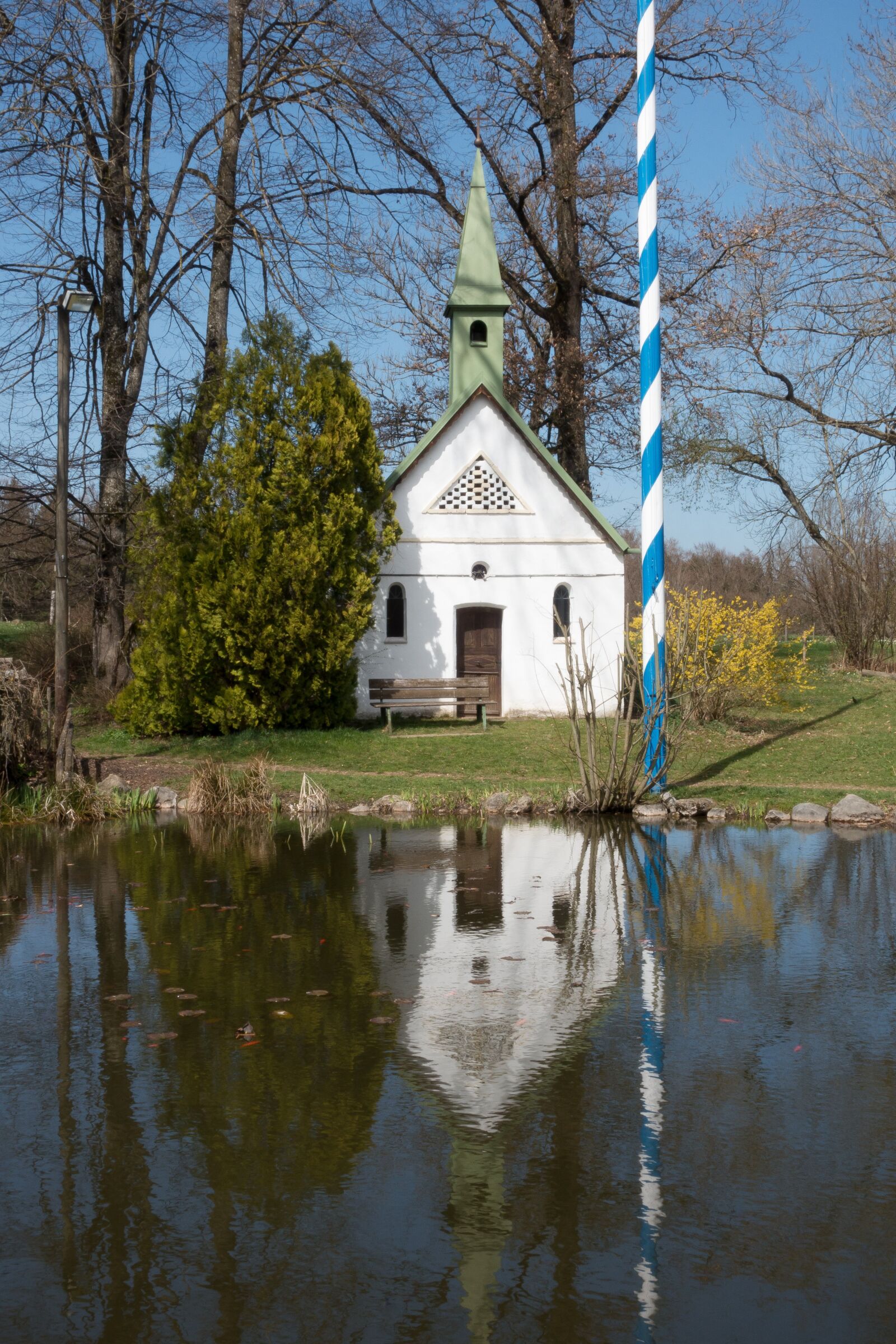Sony Cyber-shot DSC-RX100 III sample photo. Chapel, pond, dorfteich photography
