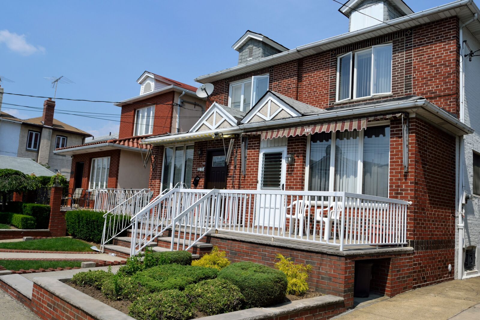 Nikon D3100 sample photo. Houses, queens, new york photography