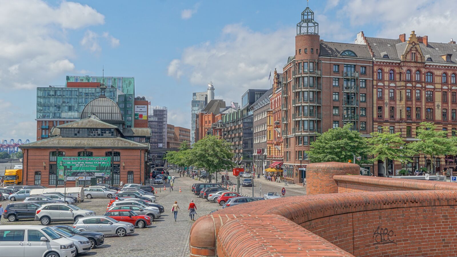 Sony DT 18-135mm F3.5-5.6 SAM sample photo. Hamburg, port, wall photography