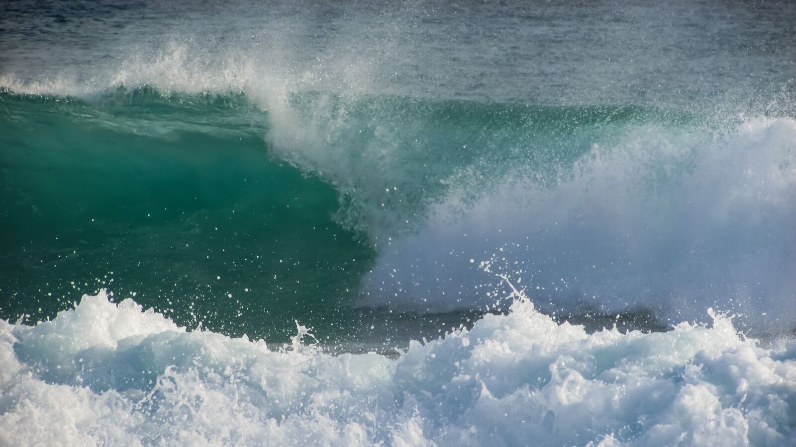 Canon PowerShot SX400 IS sample photo. Wave, smashing, spray photography