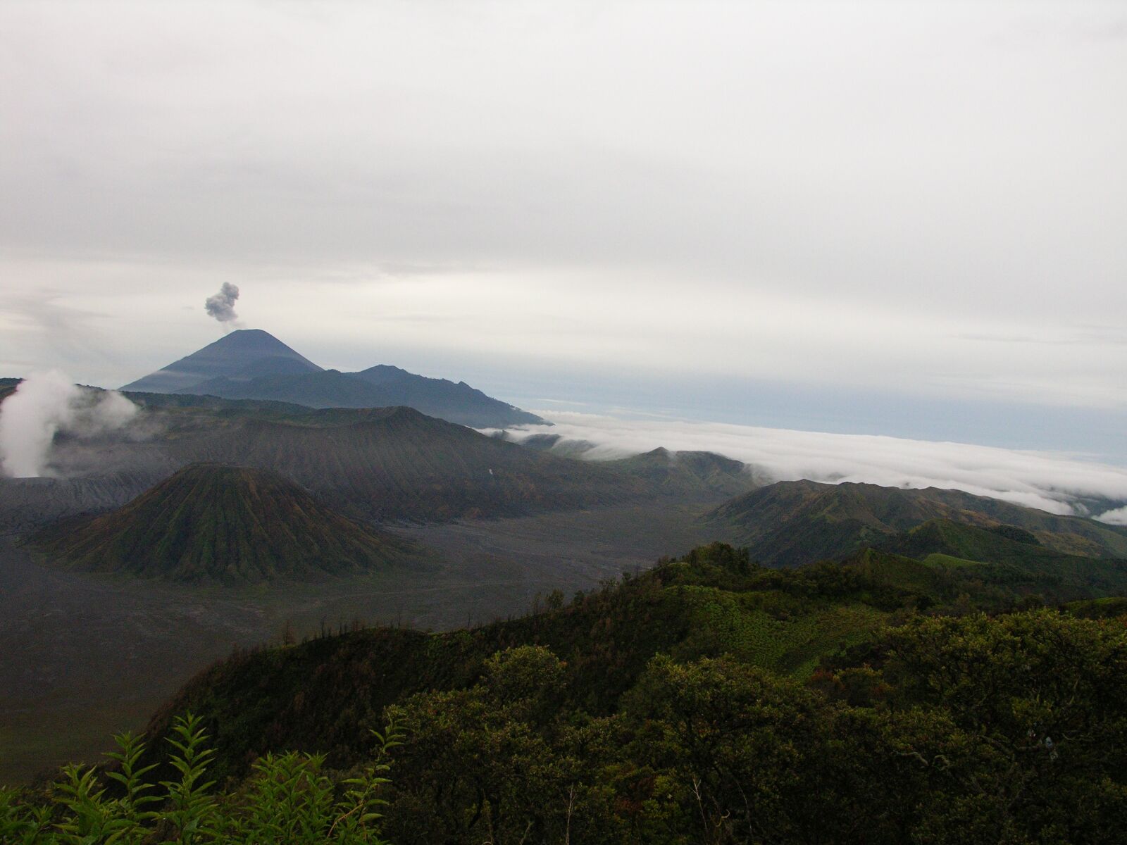 Nikon E8700 sample photo. Volcano, crater, active photography