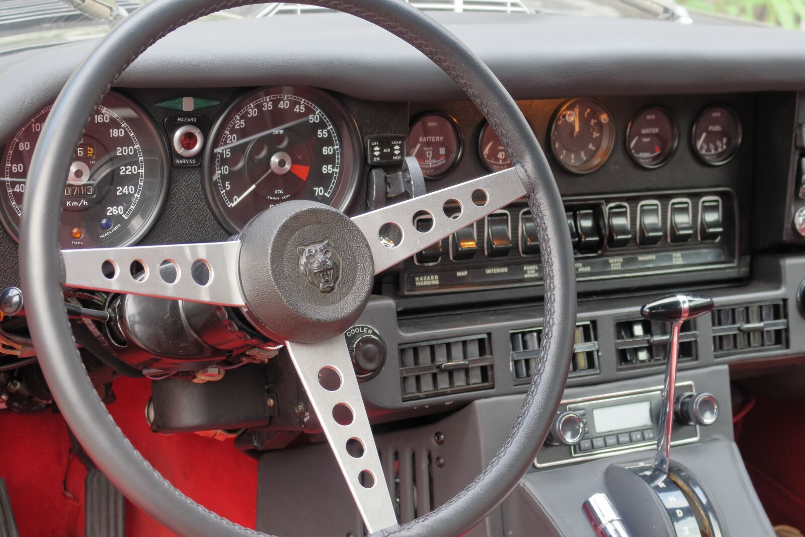 Canon PowerShot G3 X sample photo. Jaguar, e type, interior photography