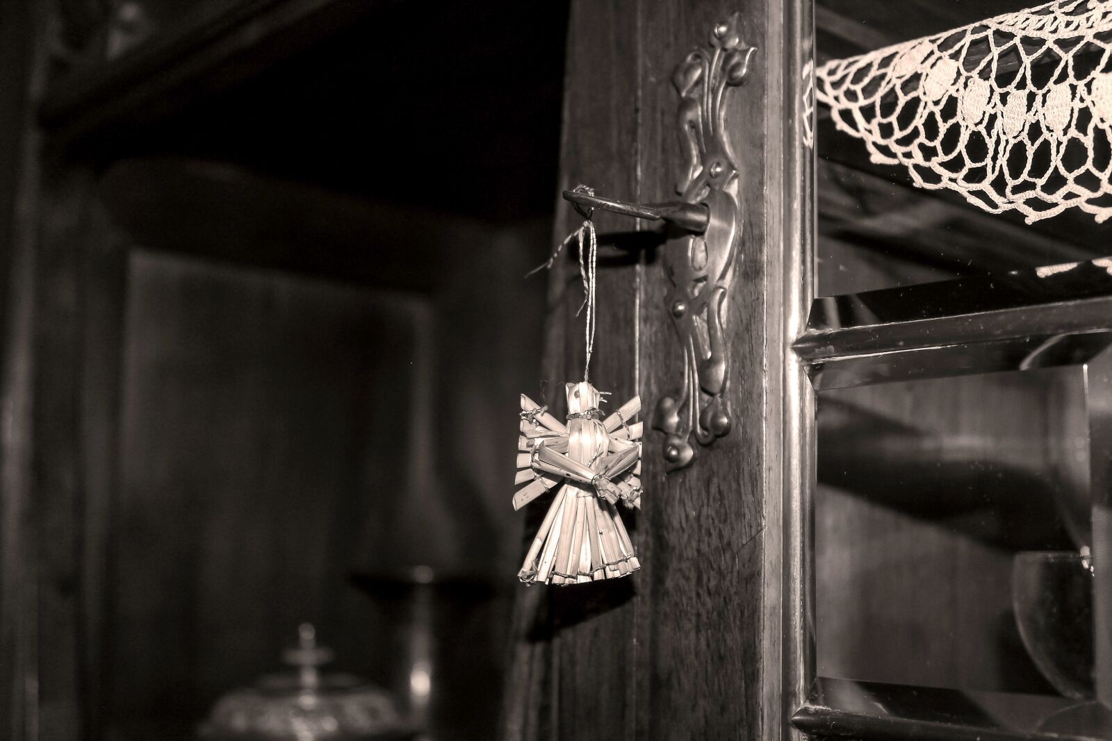 Canon EOS 1100D (EOS Rebel T3 / EOS Kiss X50) sample photo. Angel, room, black and photography