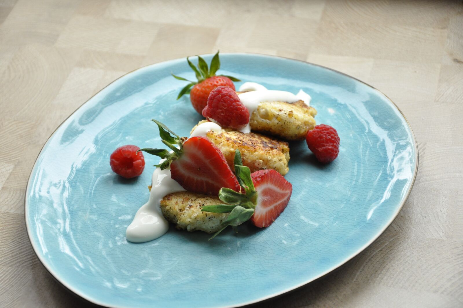 Nikon D90 sample photo. Cottage cheese, strawberry, healthy photography