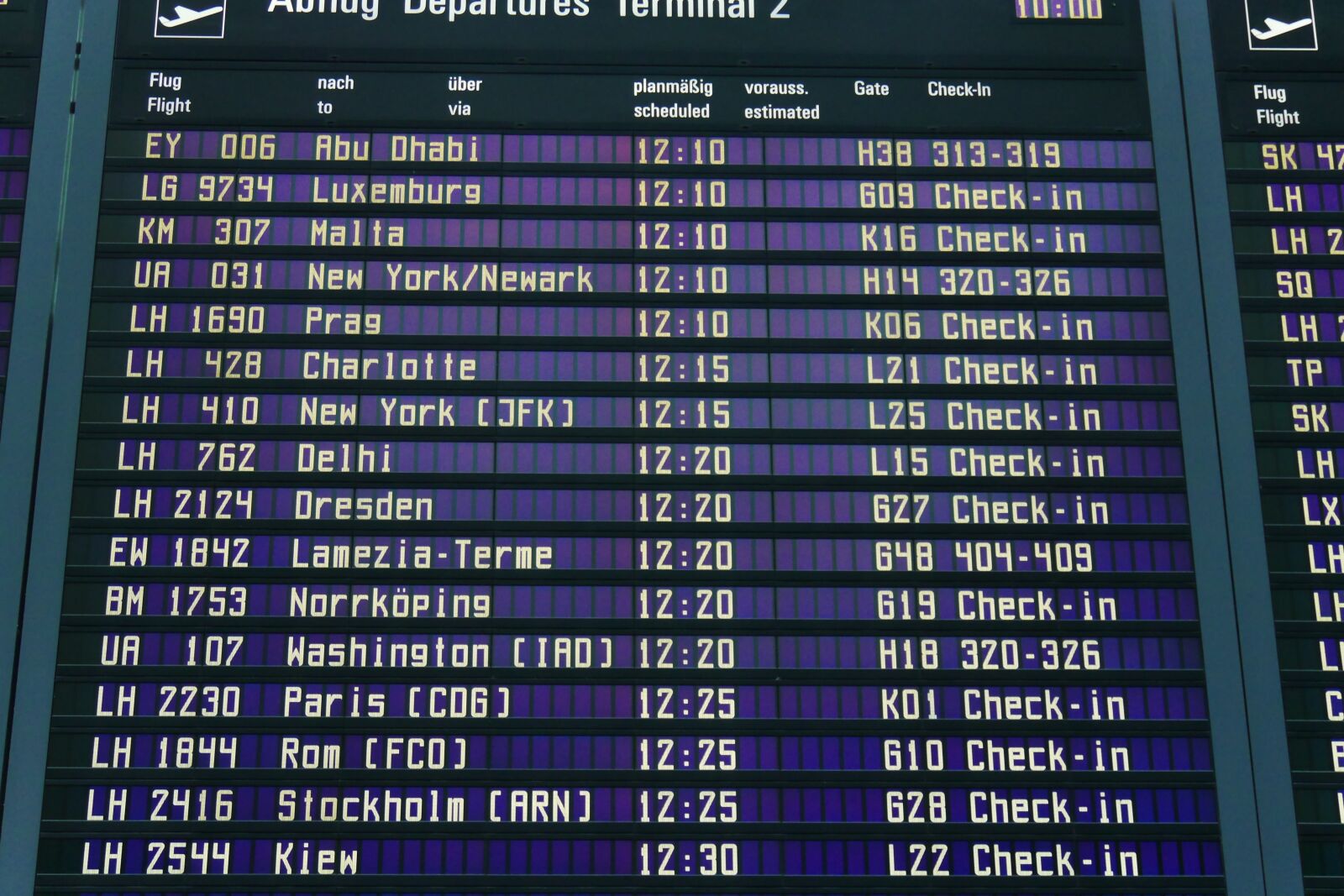 Panasonic Lumix DMC-G6 sample photo. Airport, display panel, departures photography