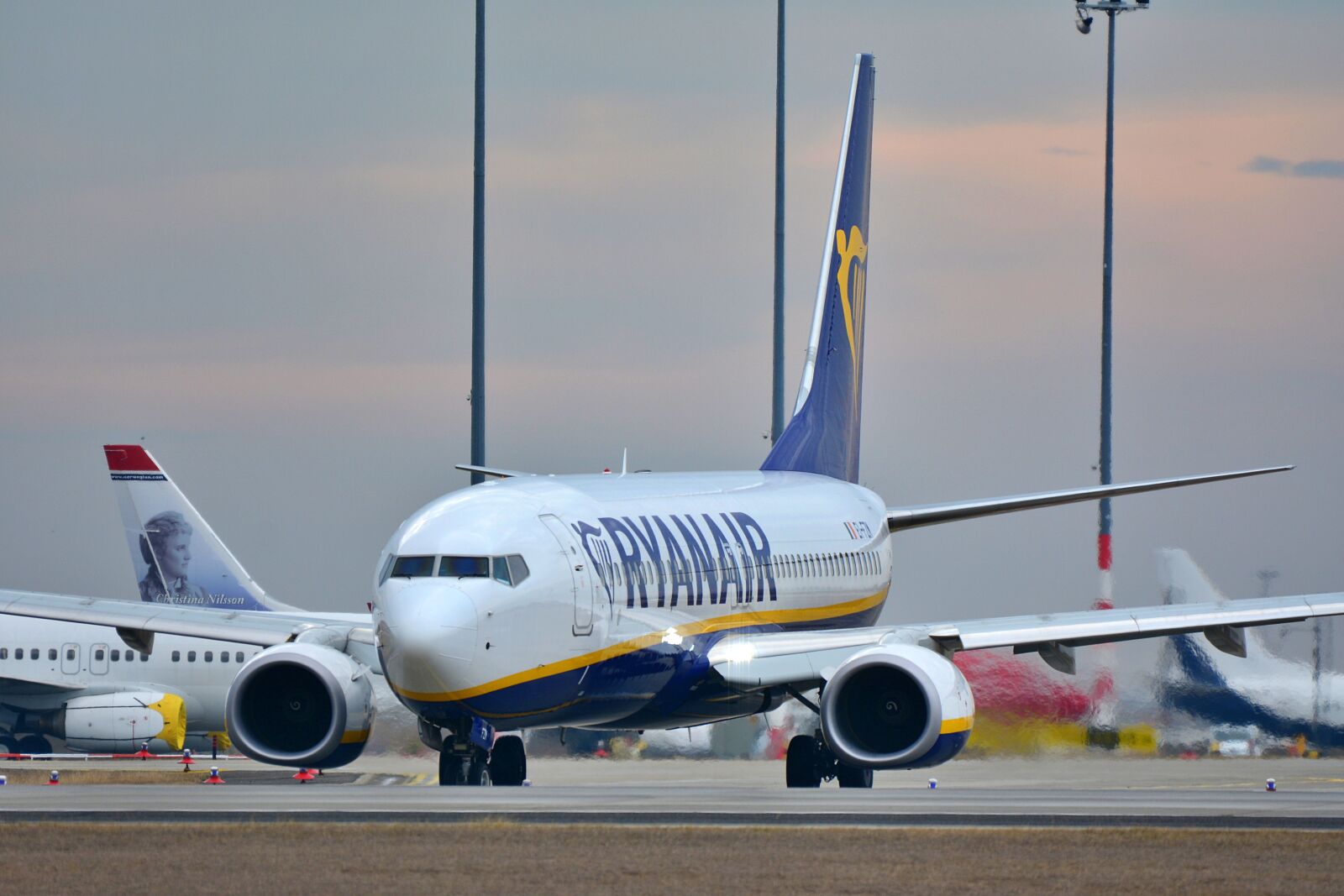 Nikon D5200 sample photo. Flight, boeing, airport photography