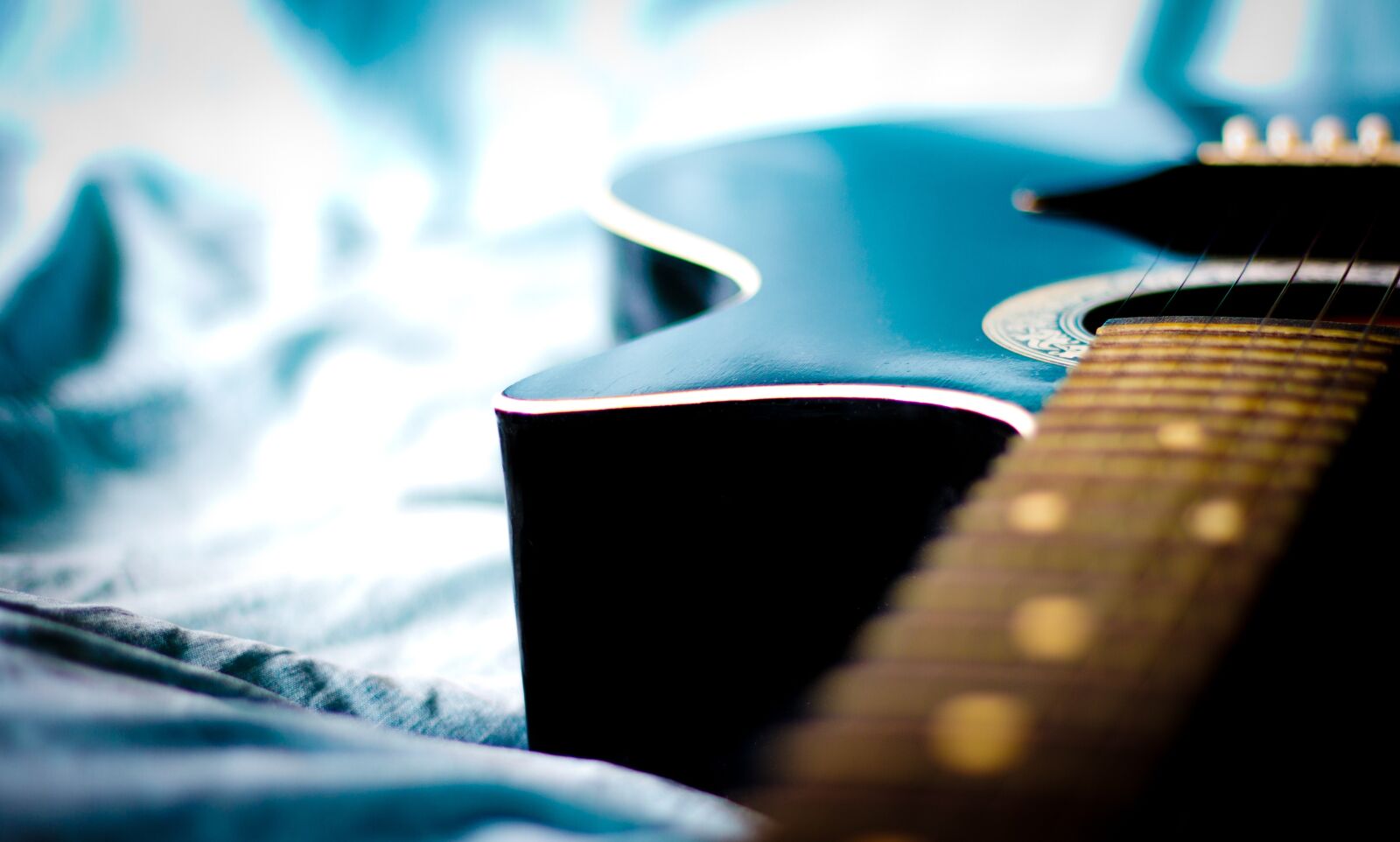 Canon EOS 7D + Canon EF 50mm F1.8 II sample photo. Guitar, strings, music photography