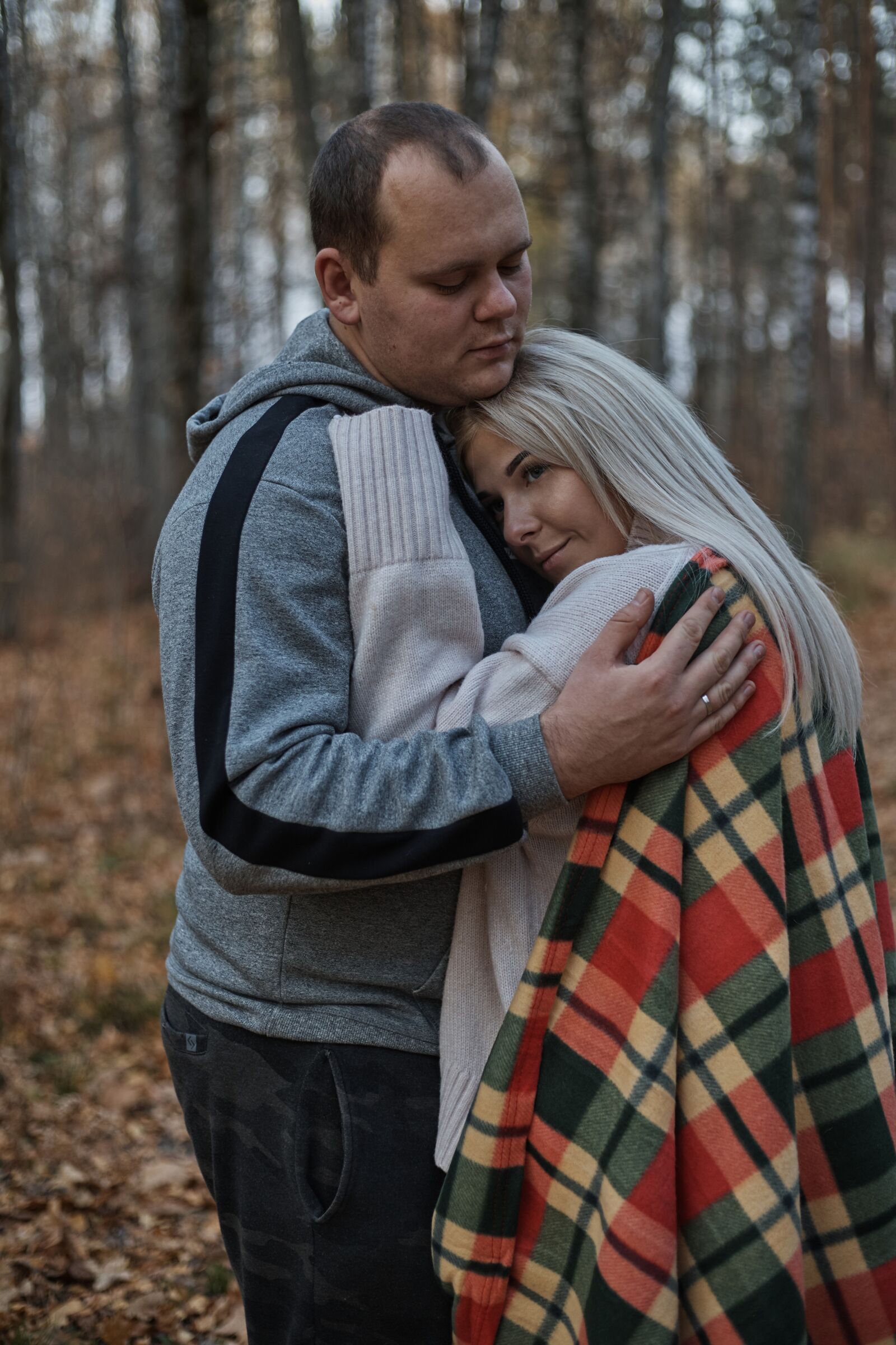 Canon EOS 6D Mark II sample photo. Sweethearts, couple, autumn photography