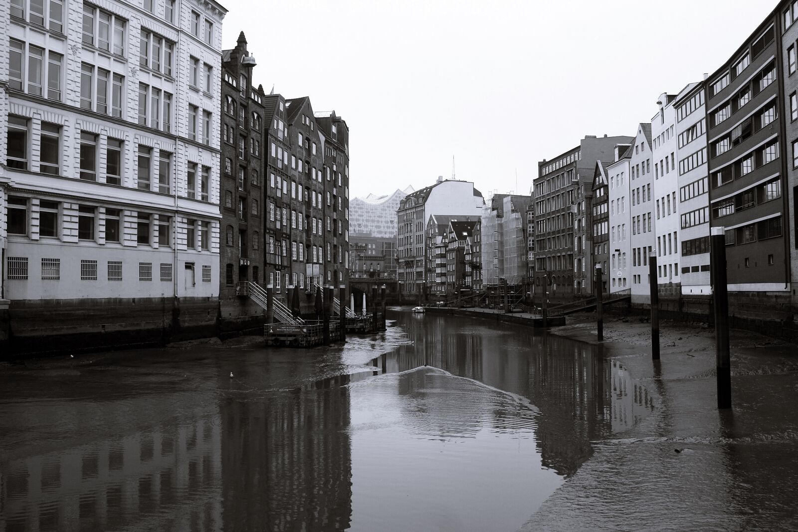 Canon EOS 1000D (EOS Digital Rebel XS / EOS Kiss F) sample photo. Architecture, waters, city photography
