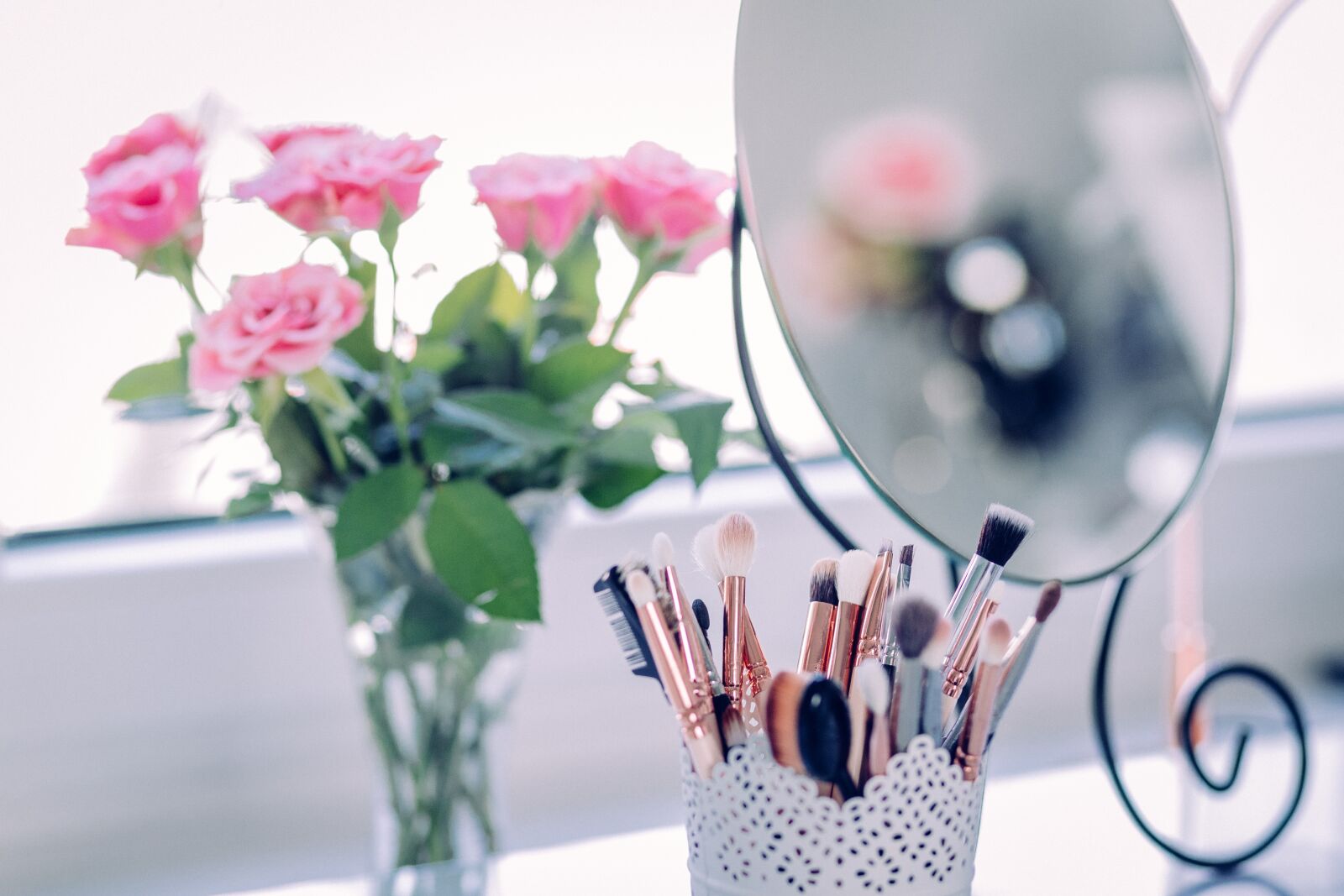 Canon EF 85mm F1.8 USM sample photo. Makeup, brush, beauty photography
