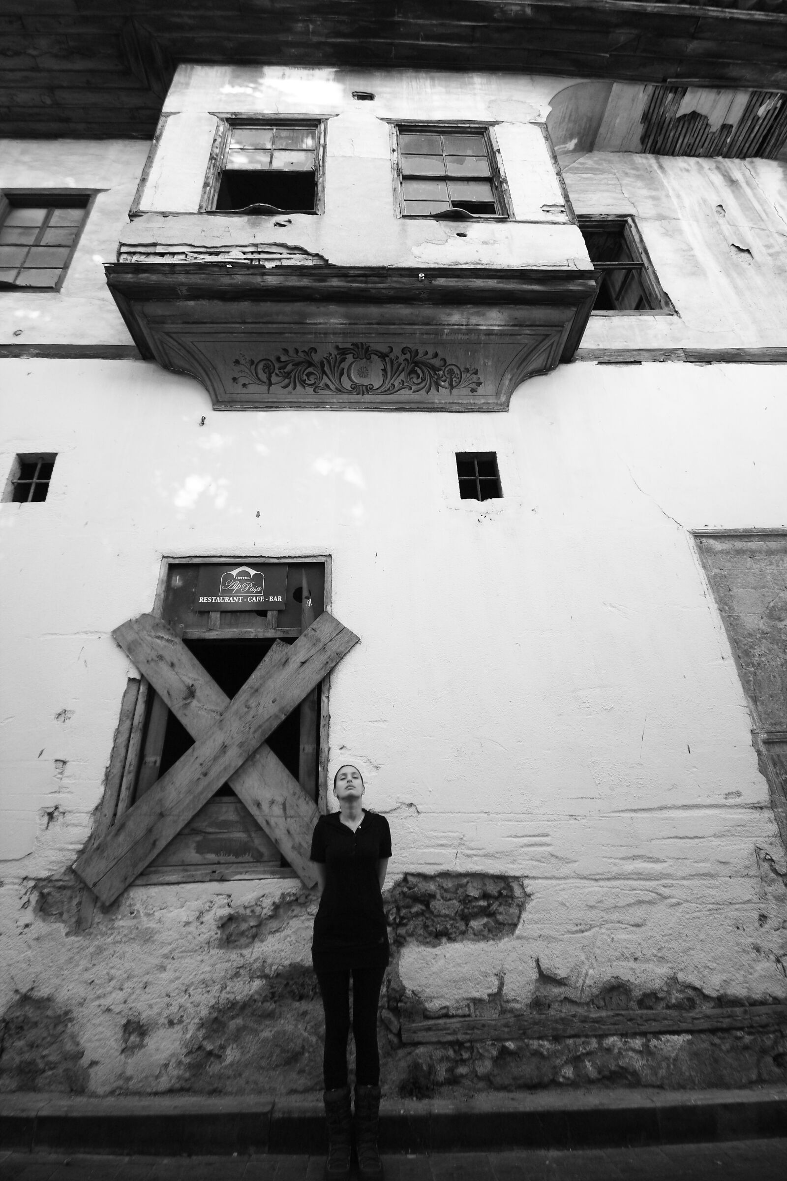 Canon EOS 40D sample photo. Black and white, human photography