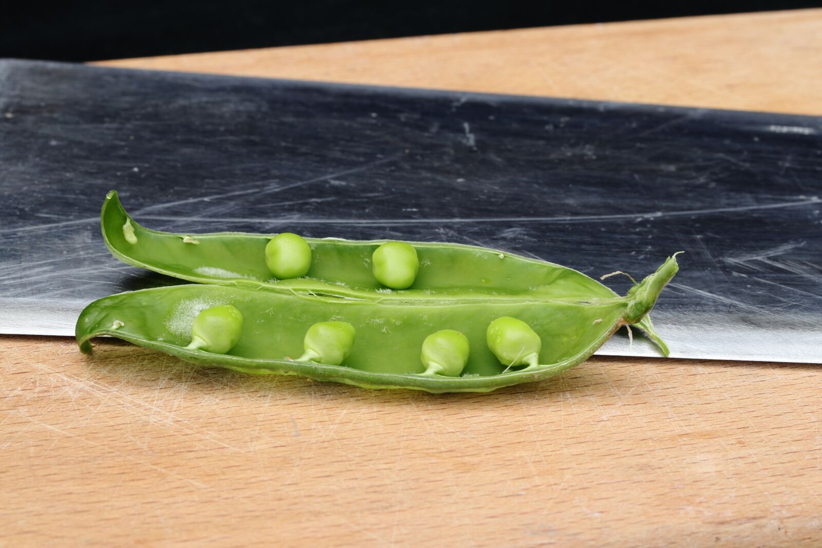 Canon EOS 77D (EOS 9000D / EOS 770D) sample photo. Food, vegetables, knife photography