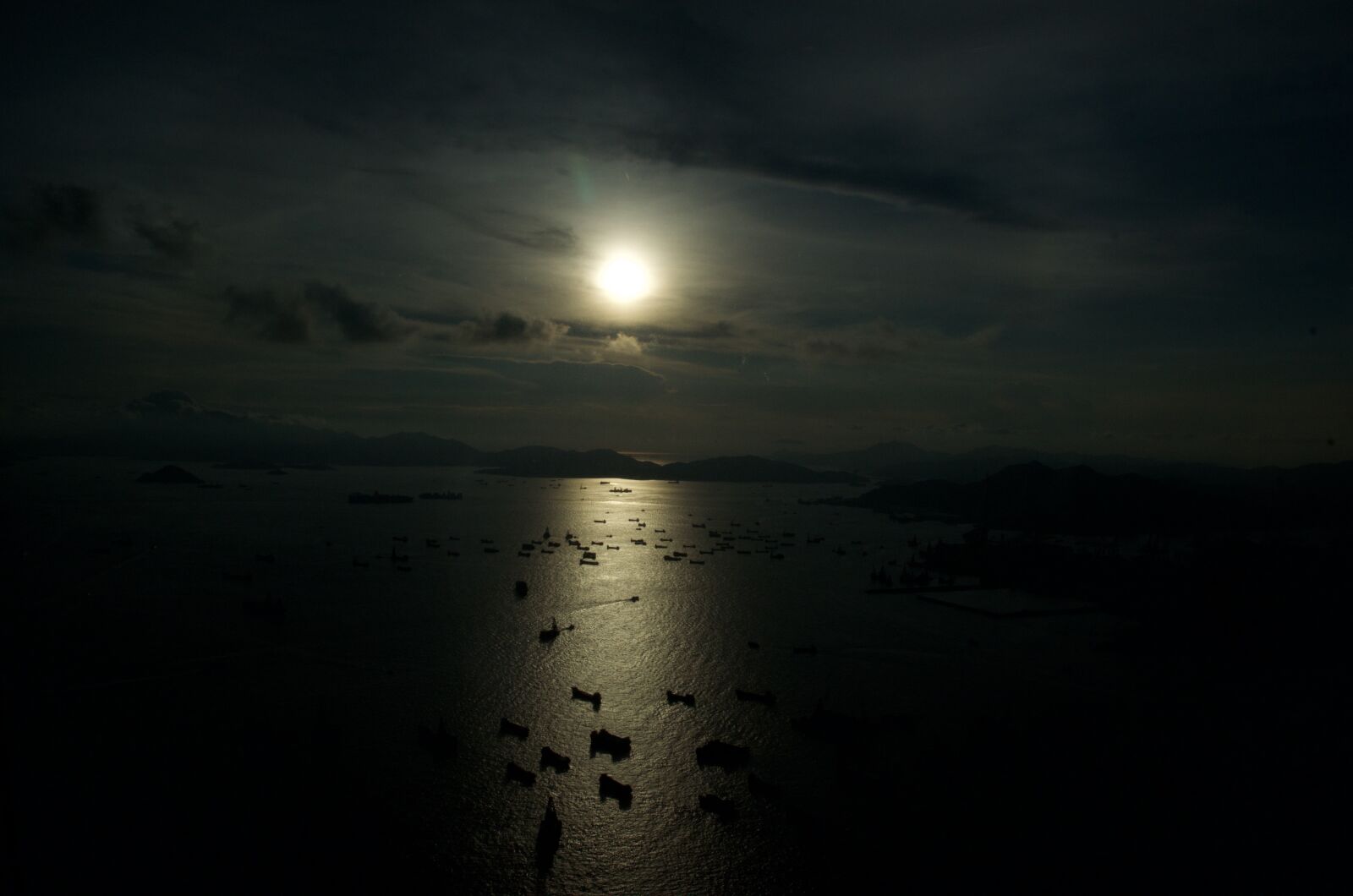 Nikon D7000 sample photo. Hong kong harbour, boats photography
