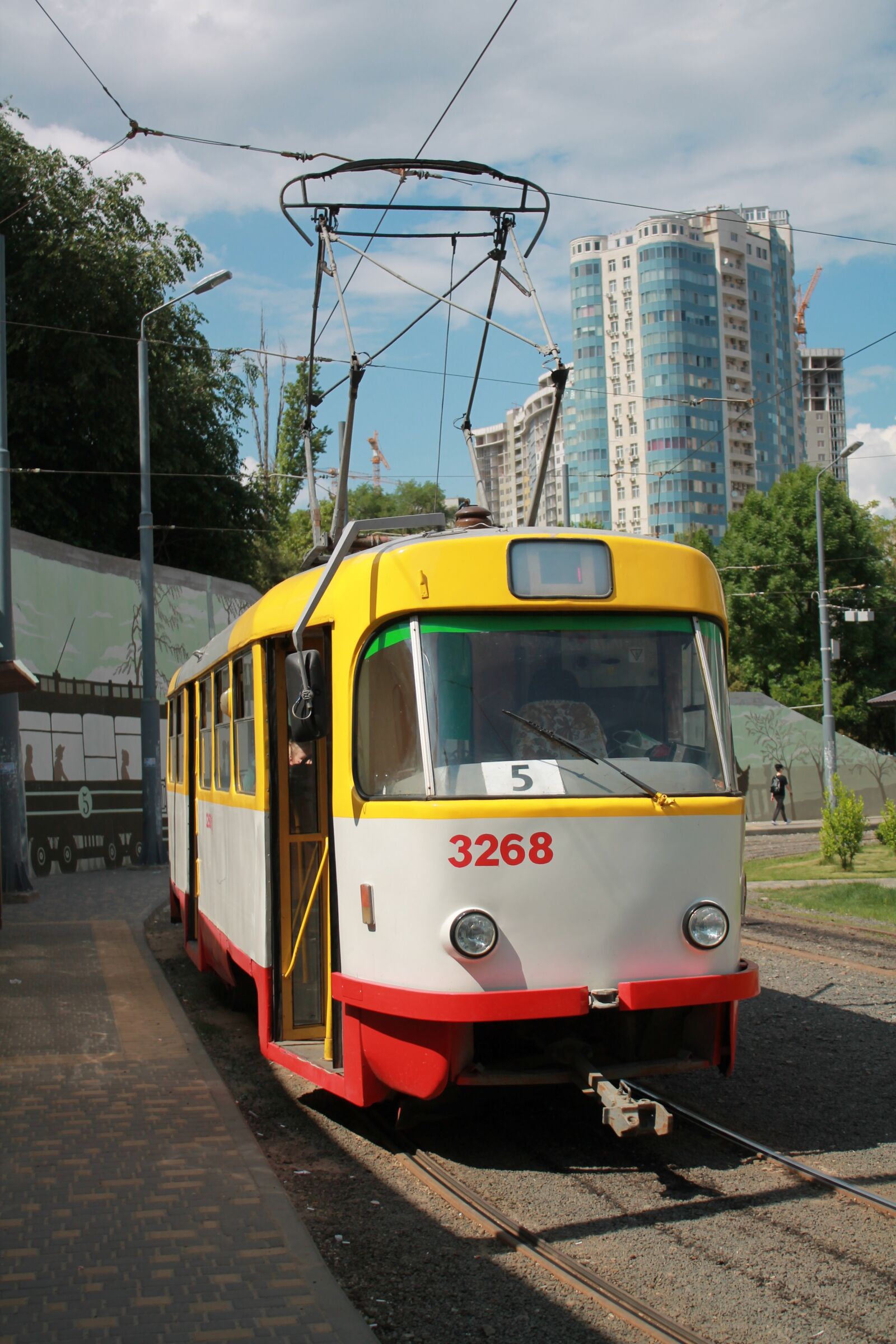 Canon EOS 1100D (EOS Rebel T3 / EOS Kiss X50) sample photo. Tram, vehicle, ukraine photography