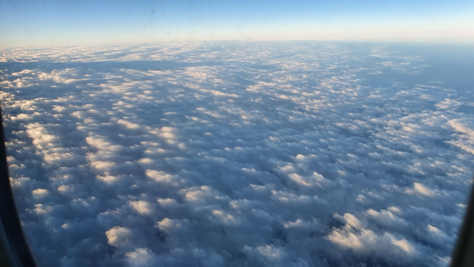 Samsung Galaxy S10 sample photo. Sky, porthole, plane photography