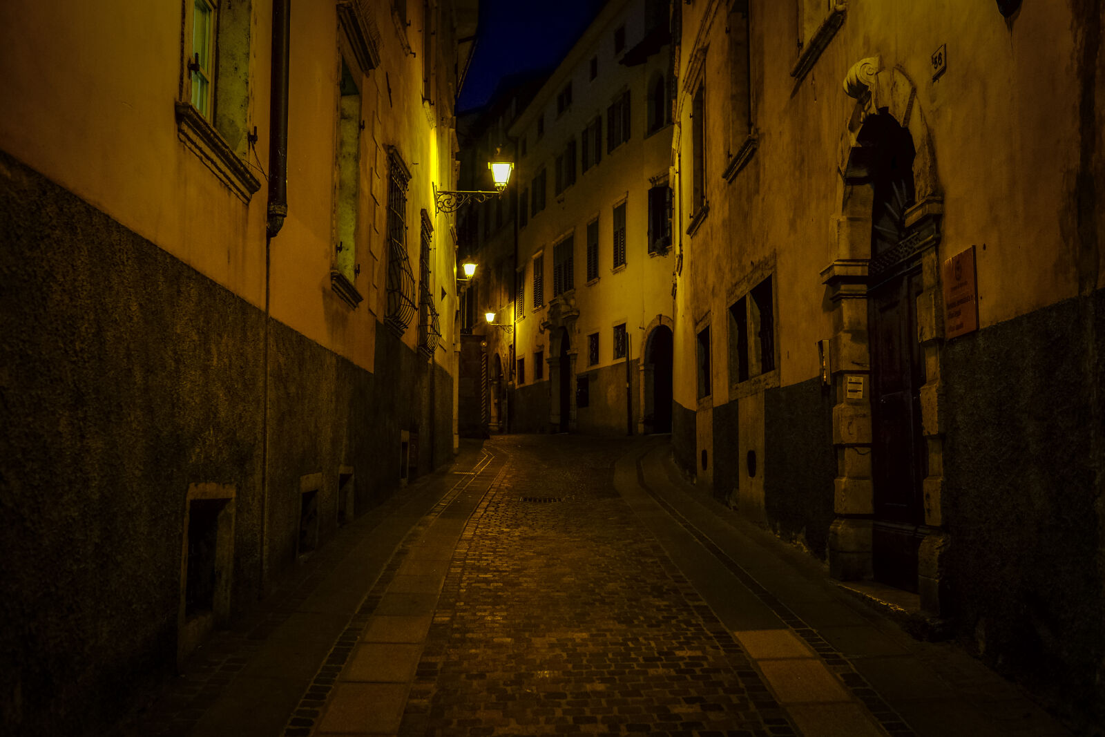 Fujifilm XF 23mm F1.4 R sample photo. Alley, architecture, buildings, dark photography