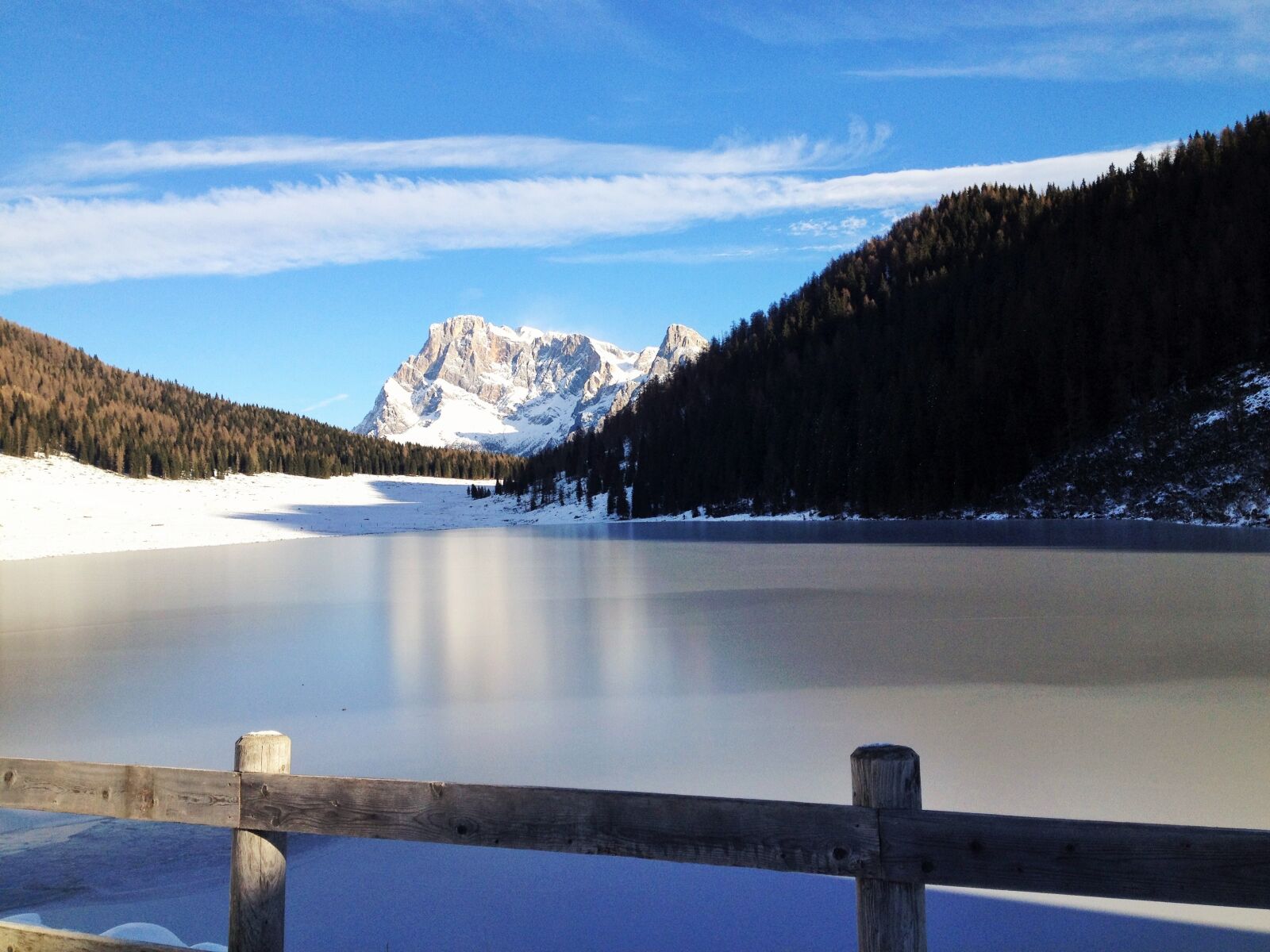 iPhone 4S back camera 4.28mm f/2.4 sample photo. Mountain lake, winter, snow photography