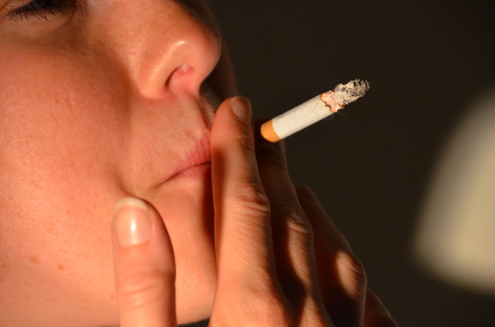 Nikon D7000 sample photo. Cigarette, addiction, dependency photography