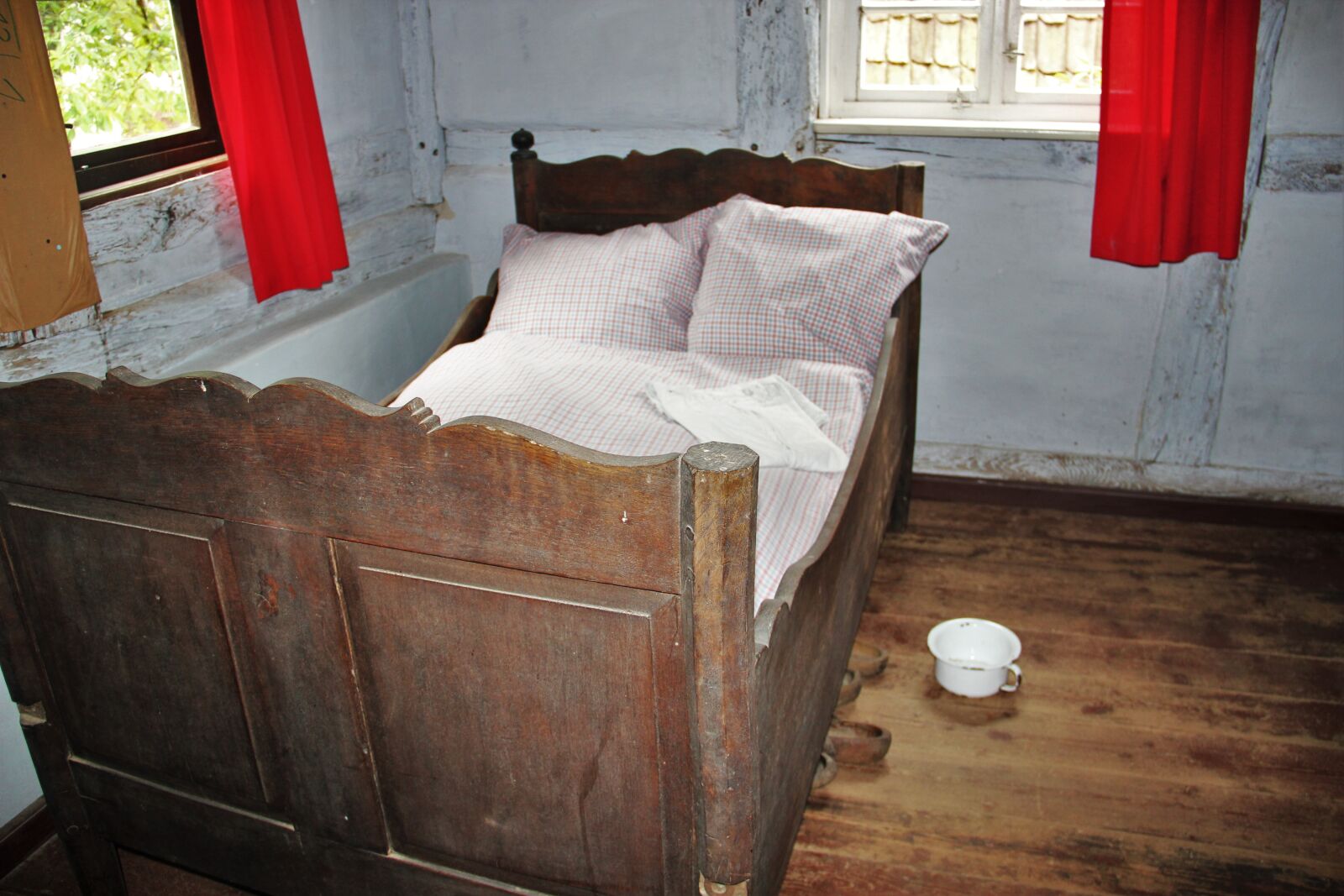 Canon EOS 550D (EOS Rebel T2i / EOS Kiss X4) sample photo. Bedroom, formerly, a long photography