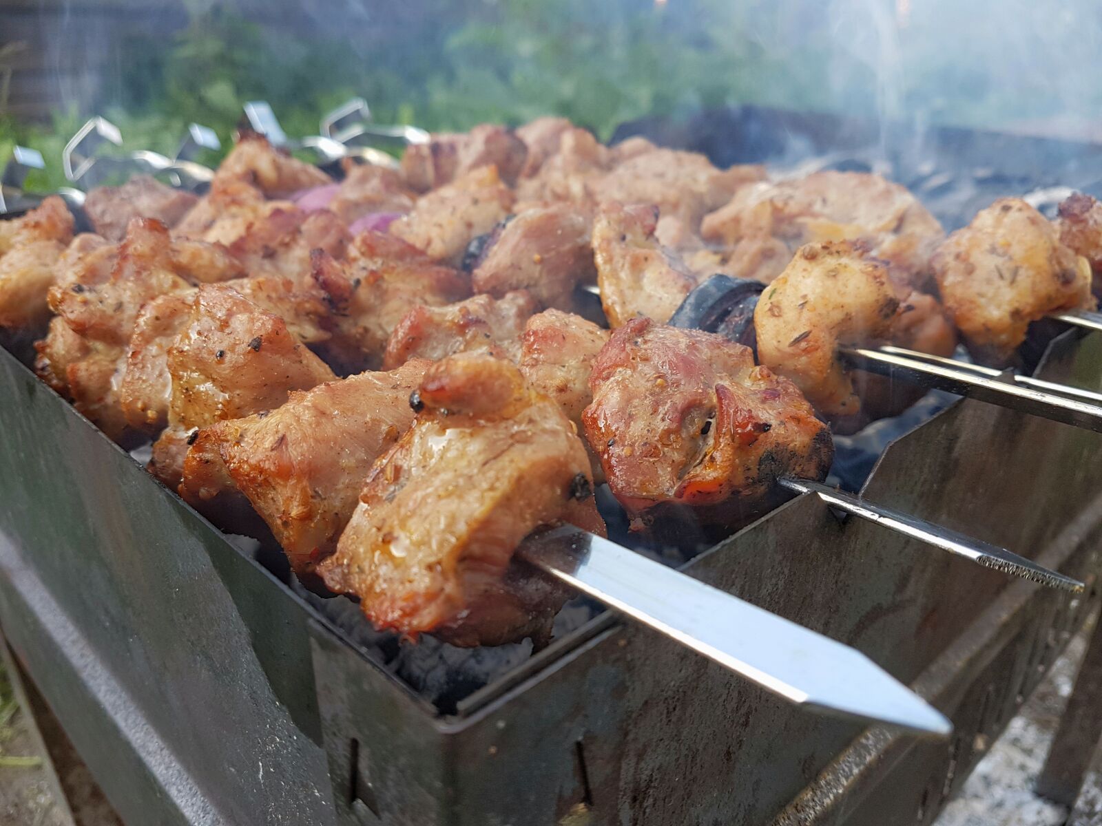 Samsung Galaxy S7 Edge sample photo. Background, bbq, beef photography