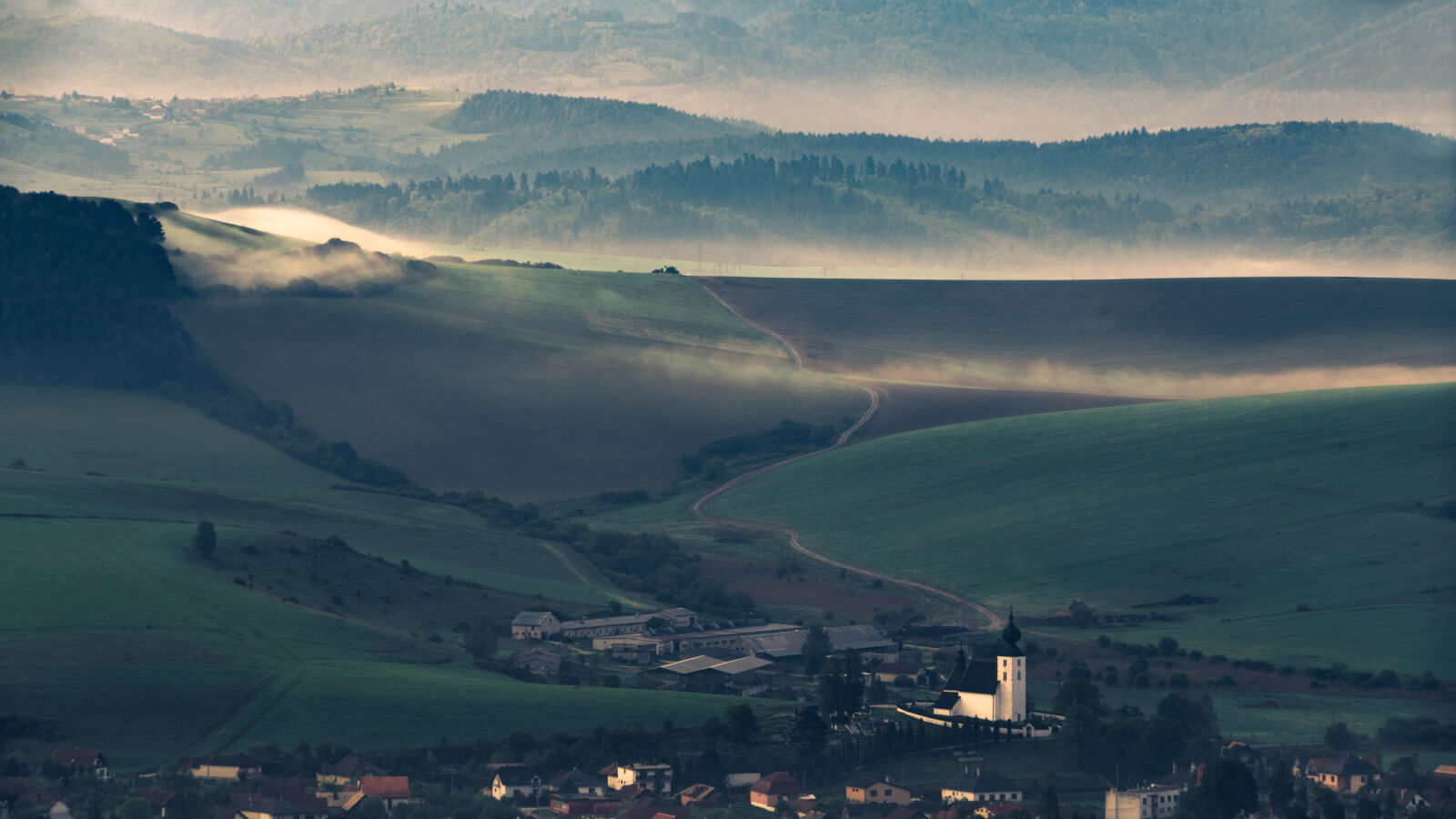 Sony a7R + Sony FE 24-240mm F3.5-6.3 OSS sample photo. Landscape, nature, village, forest photography