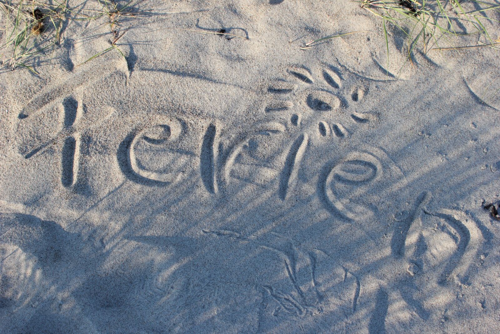 Canon EOS 550D (EOS Rebel T2i / EOS Kiss X4) sample photo. Holidays, sand, vacations photography