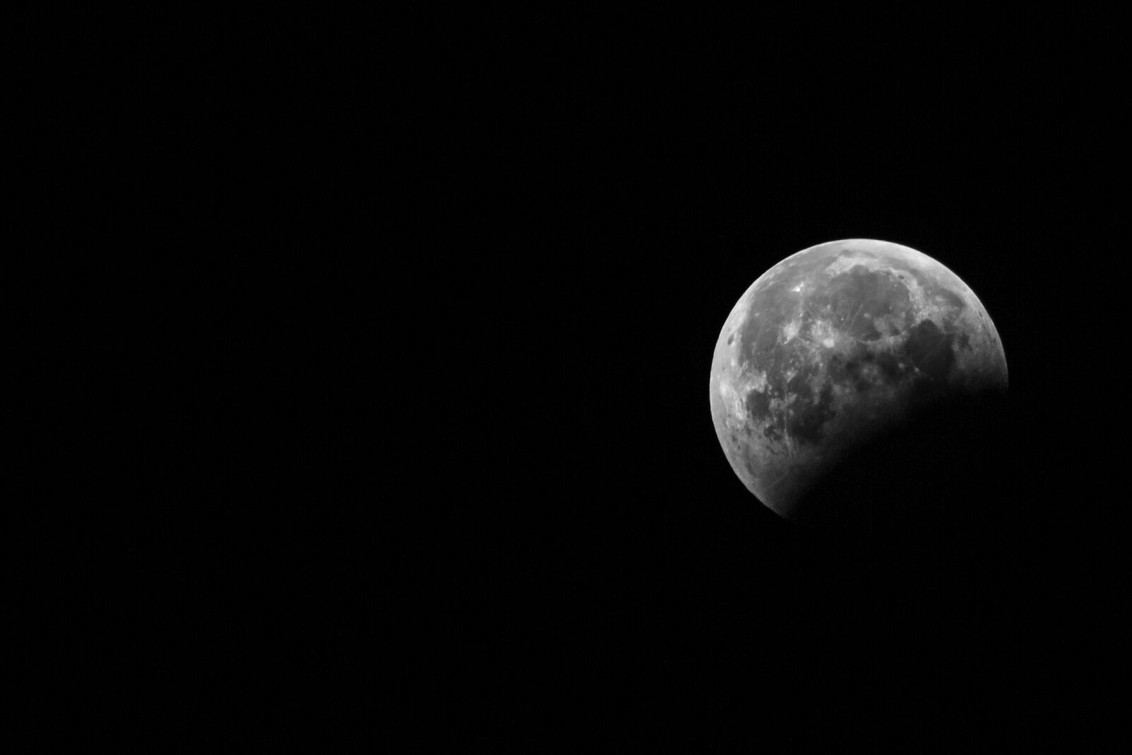 Canon EOS 700D (EOS Rebel T5i / EOS Kiss X7i) + Canon EF75-300mm f/4-5.6 sample photo. Moon, satellite, space photography