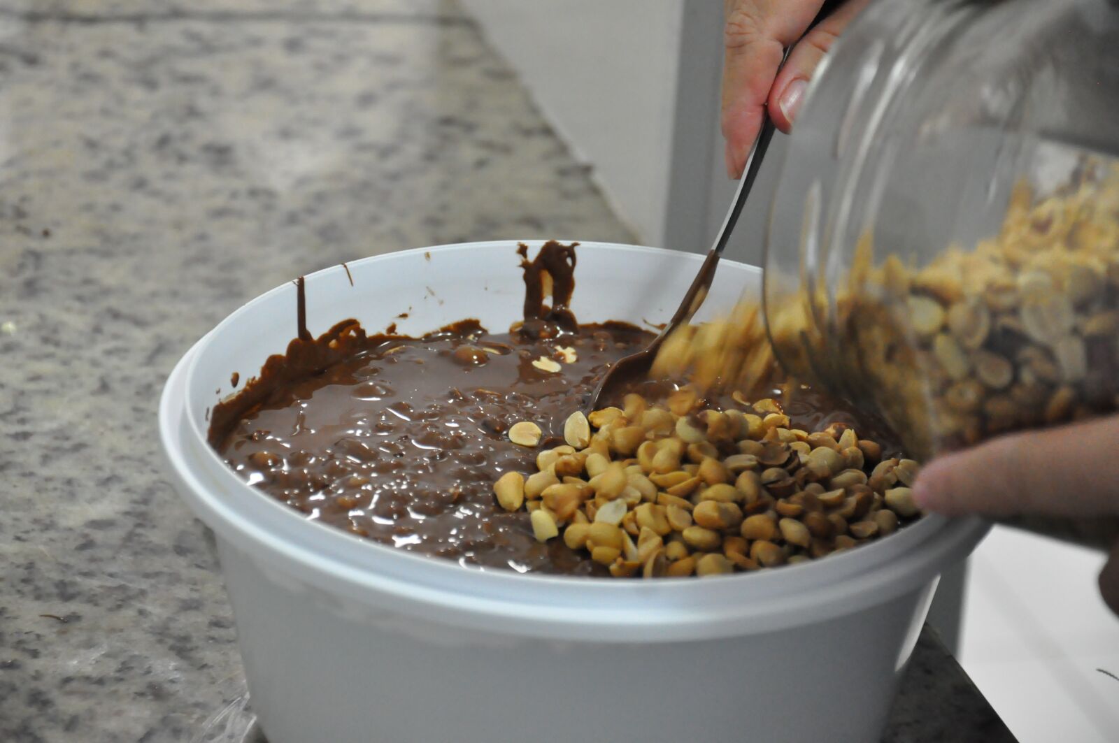 Nikon D90 sample photo. Chocolate, nuts, bonbon photography