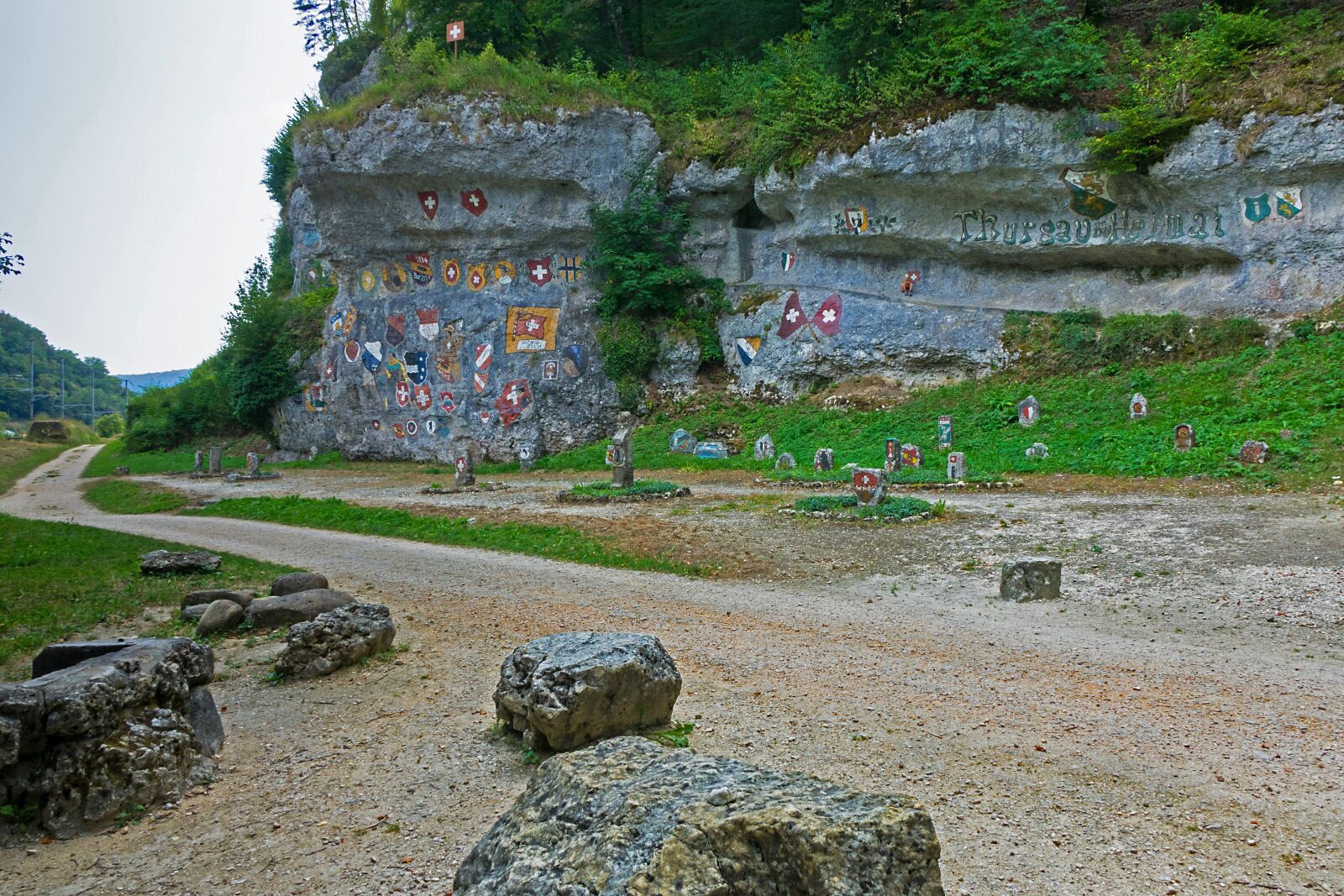 24-200mm F2.8 sample photo. Coat of arms, rock photography