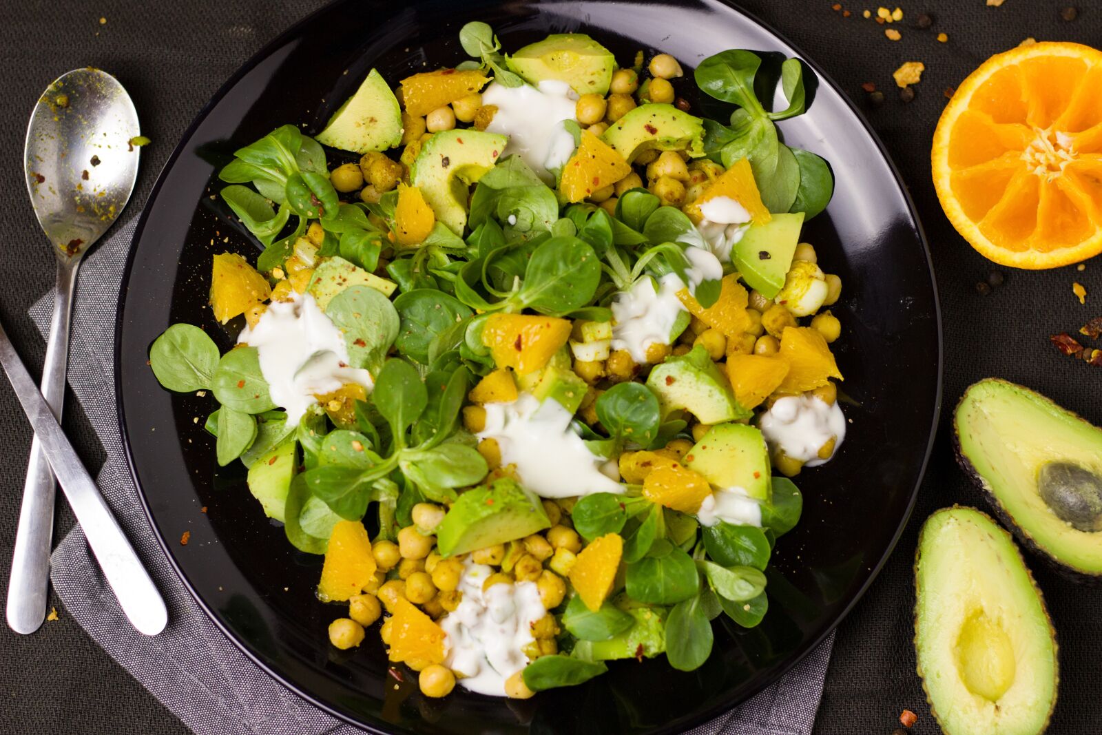 Canon EOS 600D (Rebel EOS T3i / EOS Kiss X5) + Canon EF 50mm F1.8 STM sample photo. Salad, chickpeas, orange photography