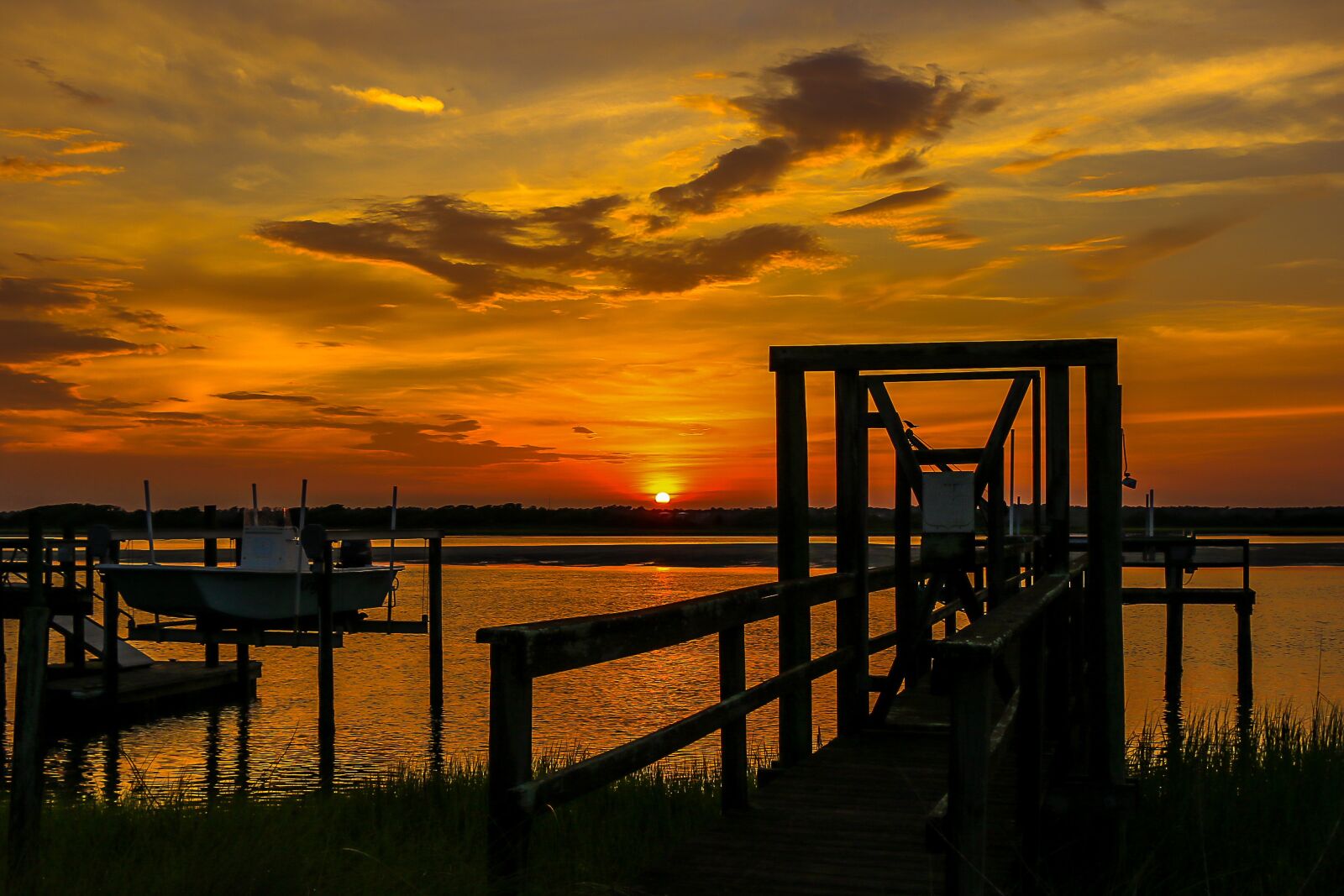 Canon EOS 70D sample photo. Sunset, horizon, water photography