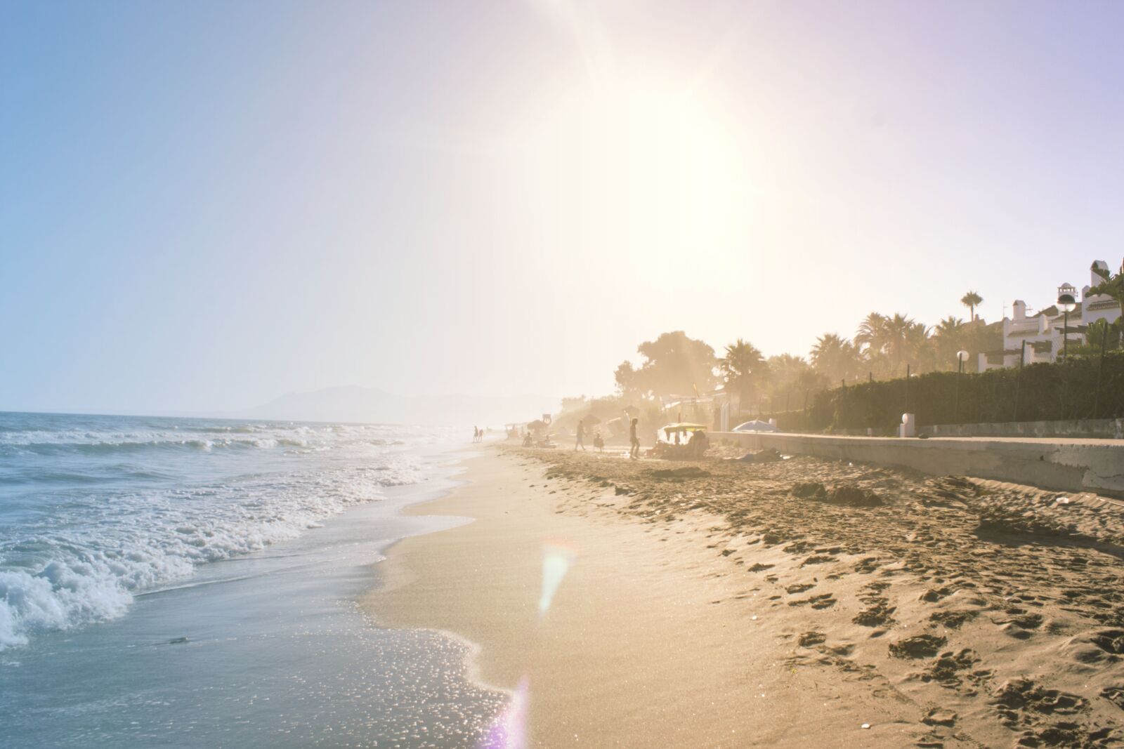 Canon EOS 600D (Rebel EOS T3i / EOS Kiss X5) sample photo. Beach, building, coast photography