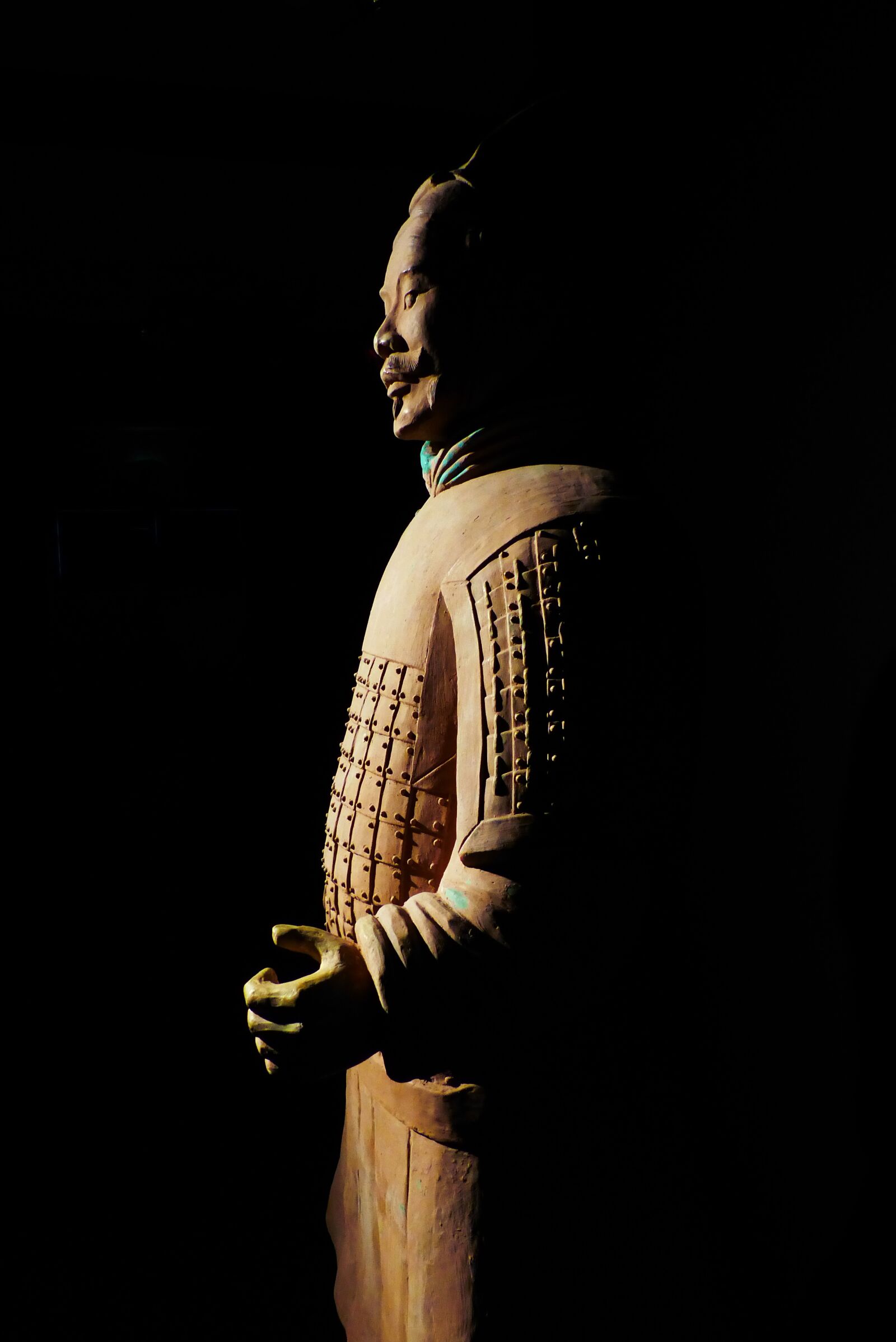 Panasonic Lumix DMC-FZ200 sample photo. Side view, terracotta warriors photography