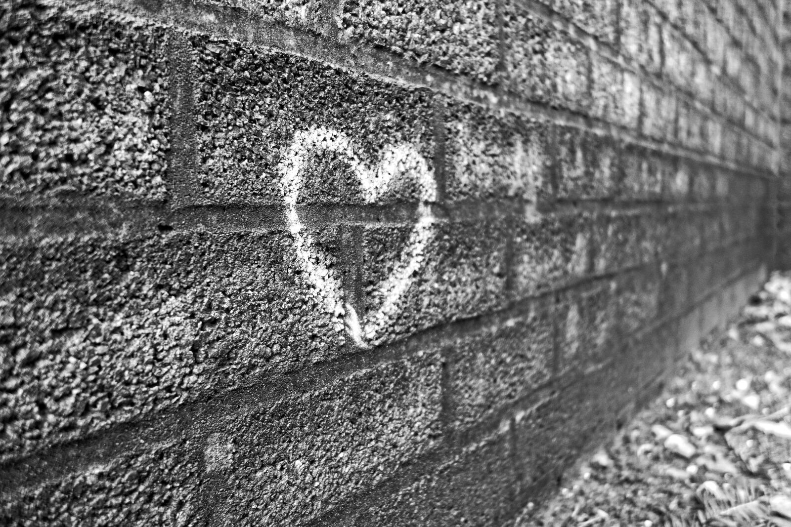 Sony Cyber-shot DSC-RX100 sample photo. Graffiti, wall, heart photography