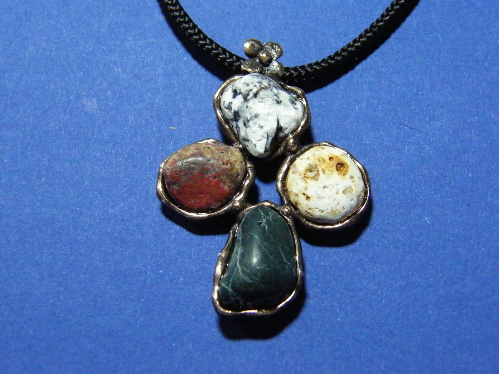 Fujifilm FinePix S8000fd sample photo. Dagger, jewel, bronze photography
