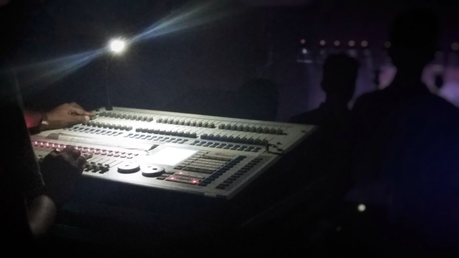 Xiaomi Redmi Note3 sample photo. Concert, console, dj, djmixer photography