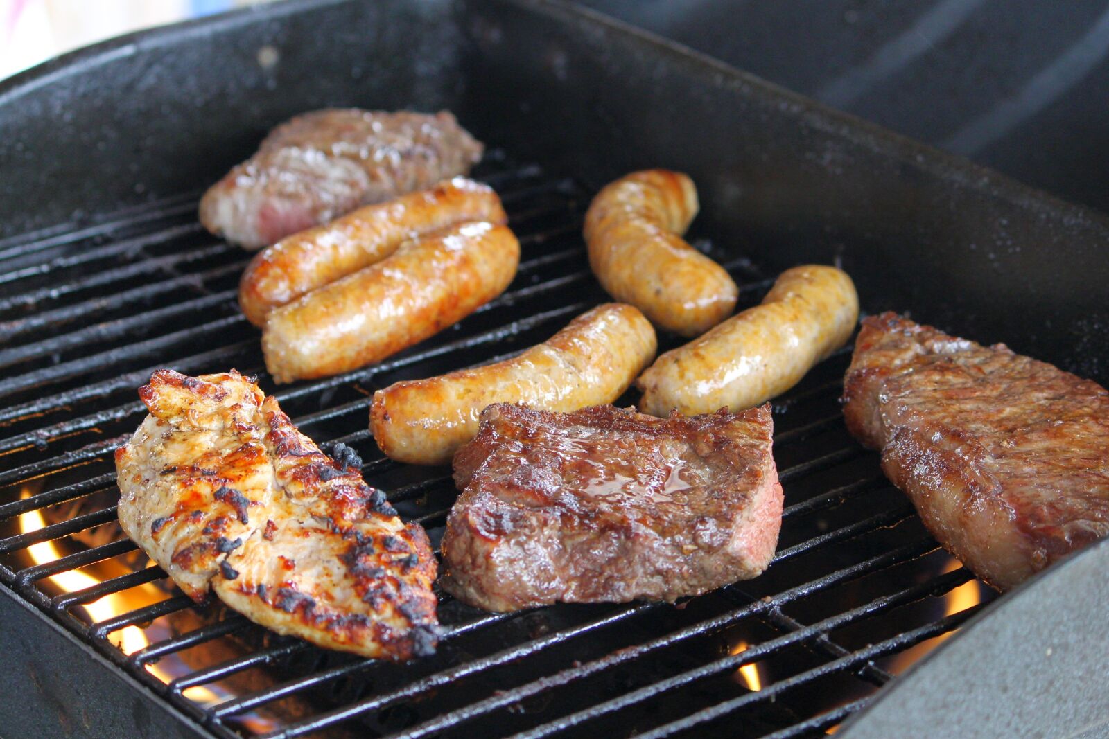 Canon EOS 1100D (EOS Rebel T3 / EOS Kiss X50) sample photo. Meat, grill, party photography