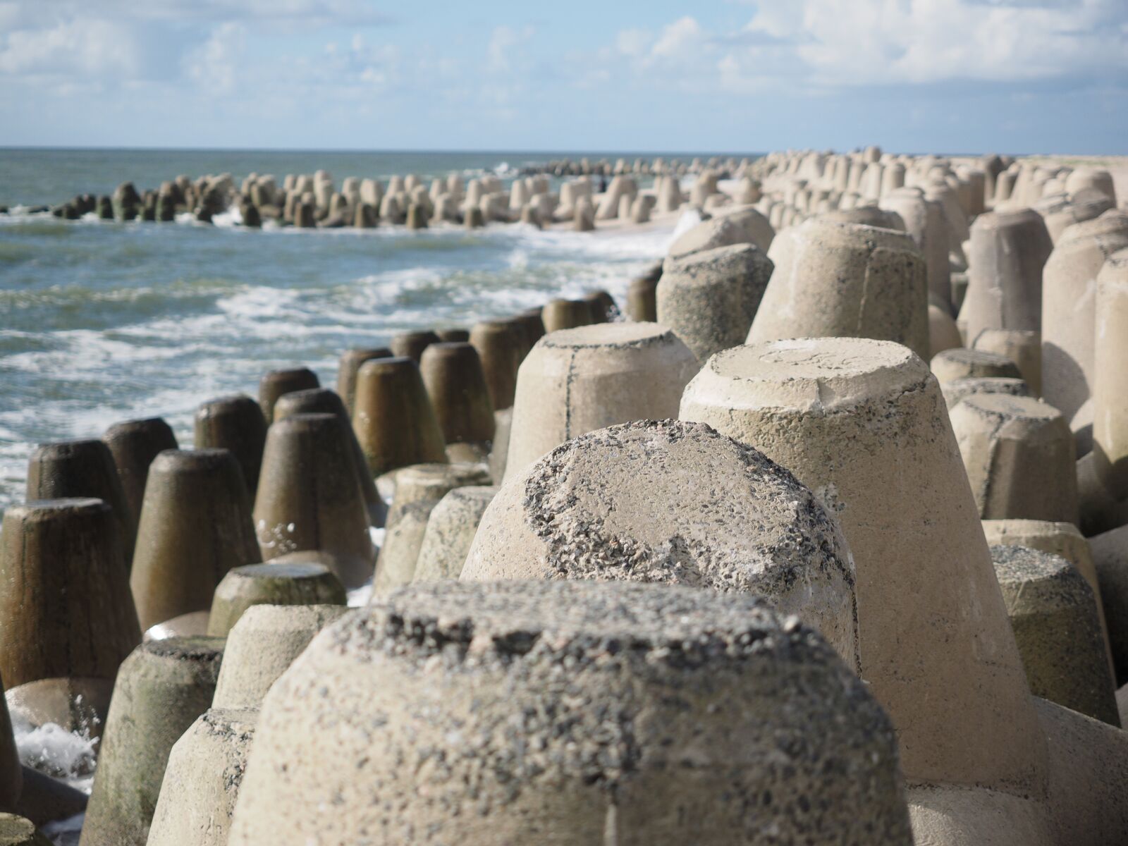 Olympus OM-D E-M1 + Olympus M.Zuiko Digital ED 12-40mm F2.8 Pro sample photo. The beach fixing, tetrapods photography