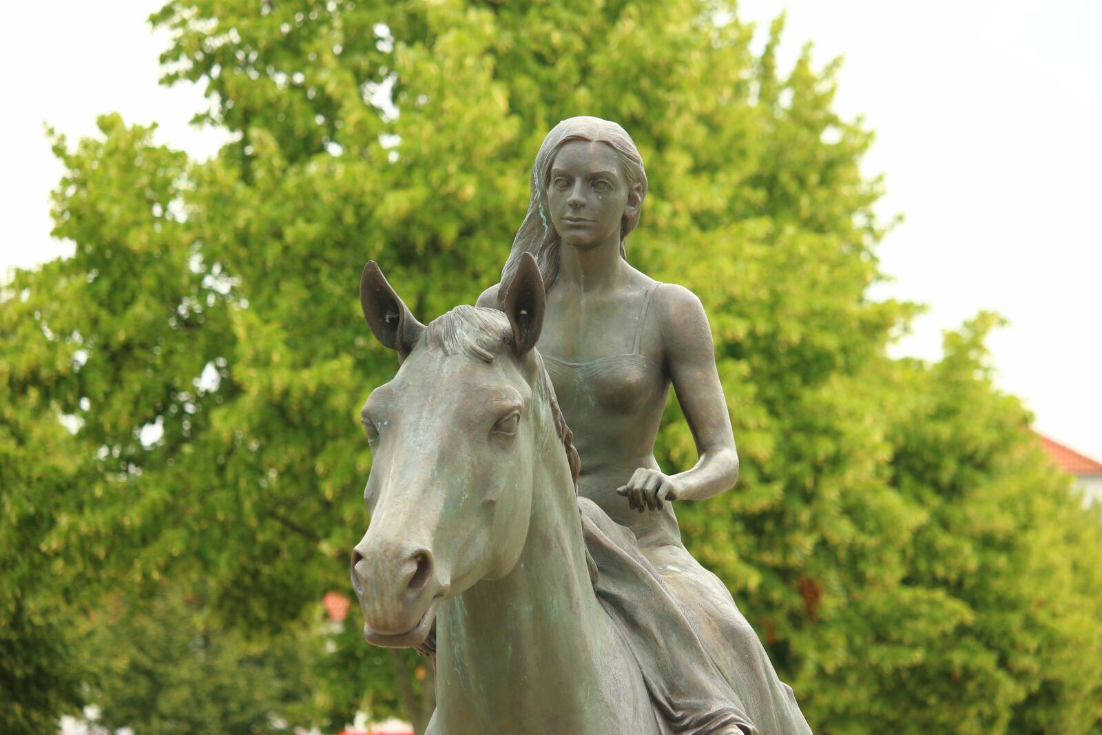 Canon EOS 100D (EOS Rebel SL1 / EOS Kiss X7) sample photo. Equestrian statue, art, statue photography