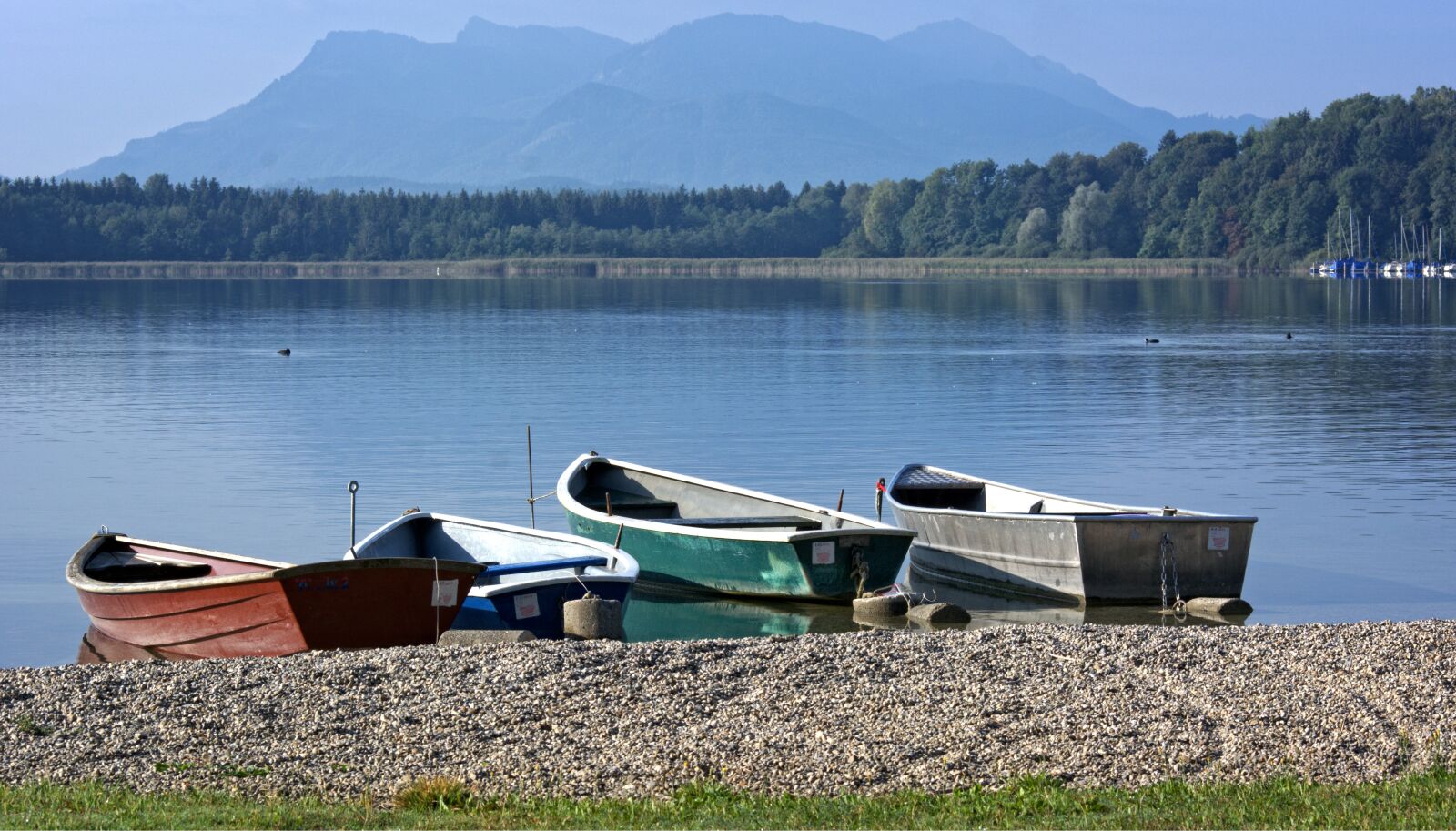 55.0-200.0mm f/4.0-f/5.6 sample photo. Rowing boat, boat, landscape photography