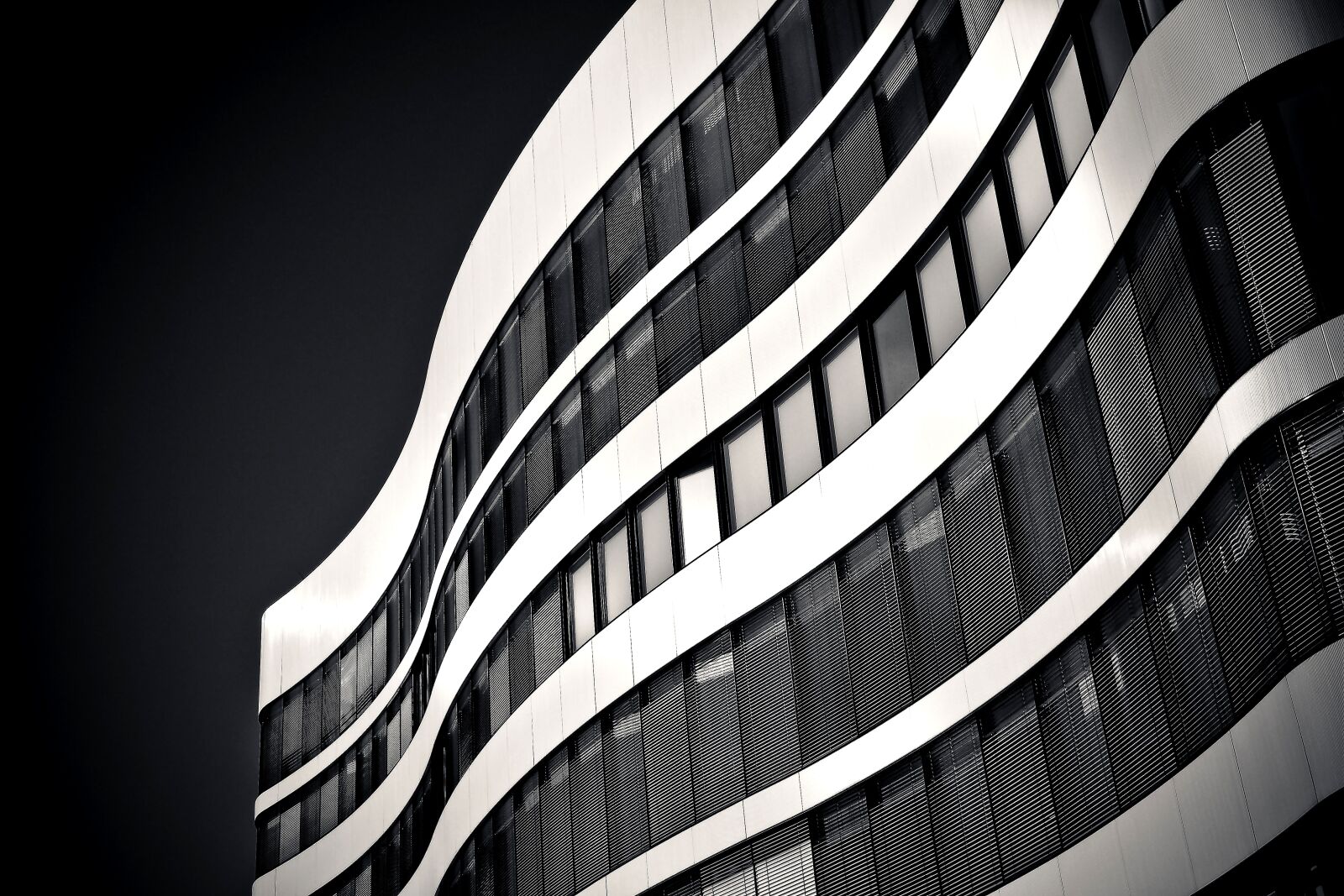 Olympus OM-D E-M10 sample photo. Architecture, skyscraper, glass facades photography