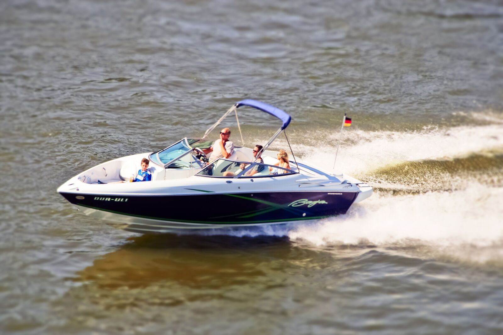 Olympus OM-D E-M10 sample photo. Boat, powerboat, water photography