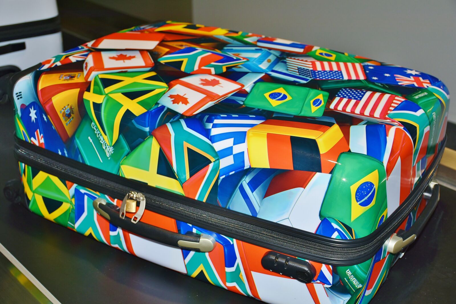 Nikon D7200 sample photo. Luggage, colorful, vacations photography